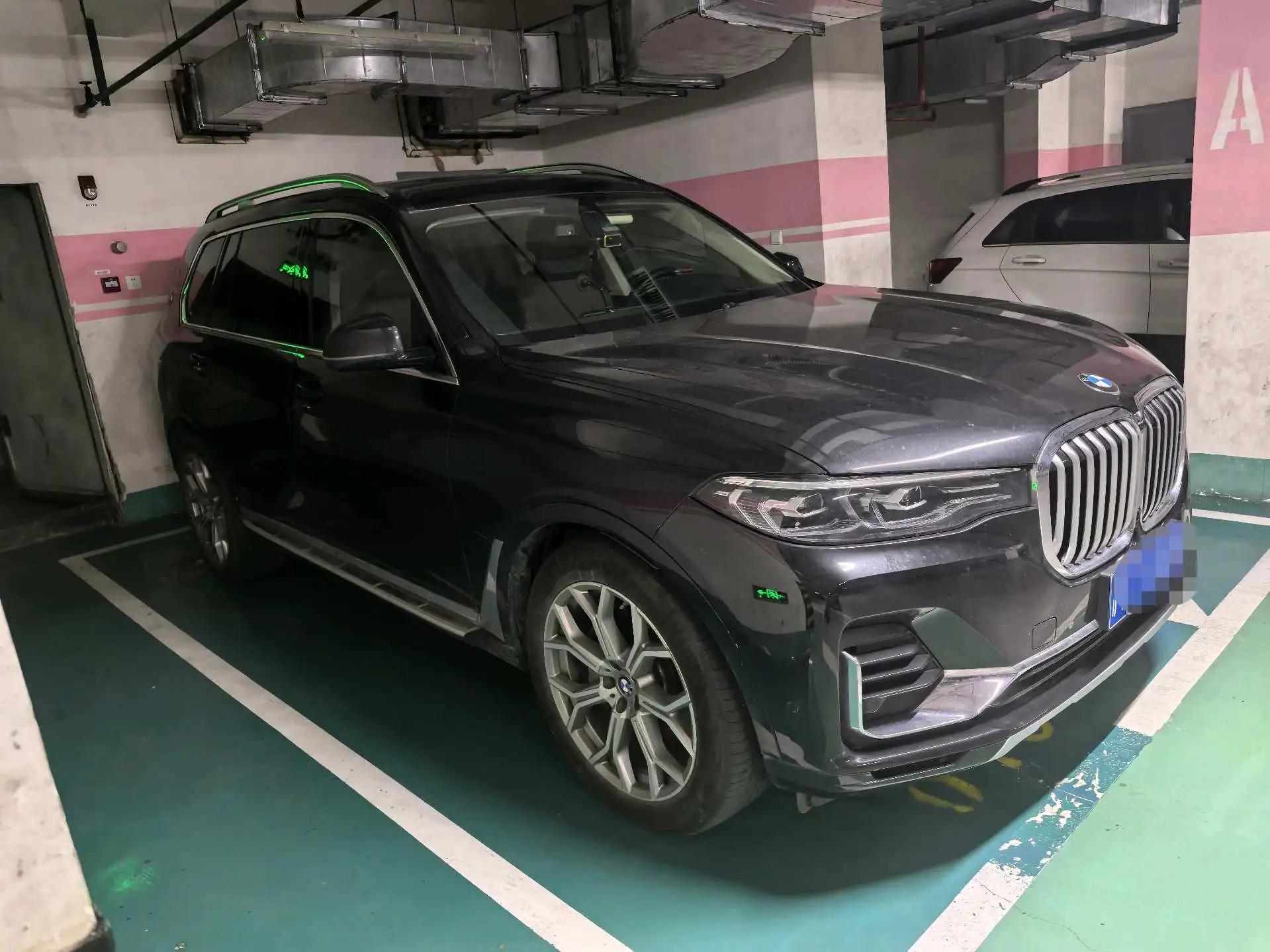 BMW X7 2020 xDrive40i Leading Luxury Suit 2