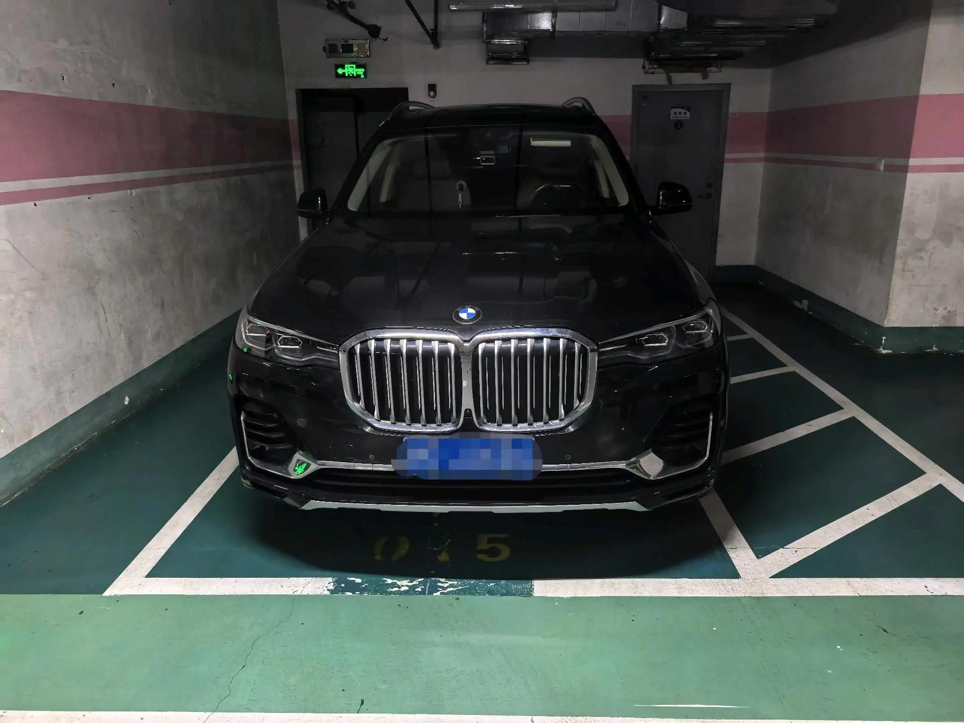 BMW X7 2020 xDrive40i Leading Luxury Suit 3