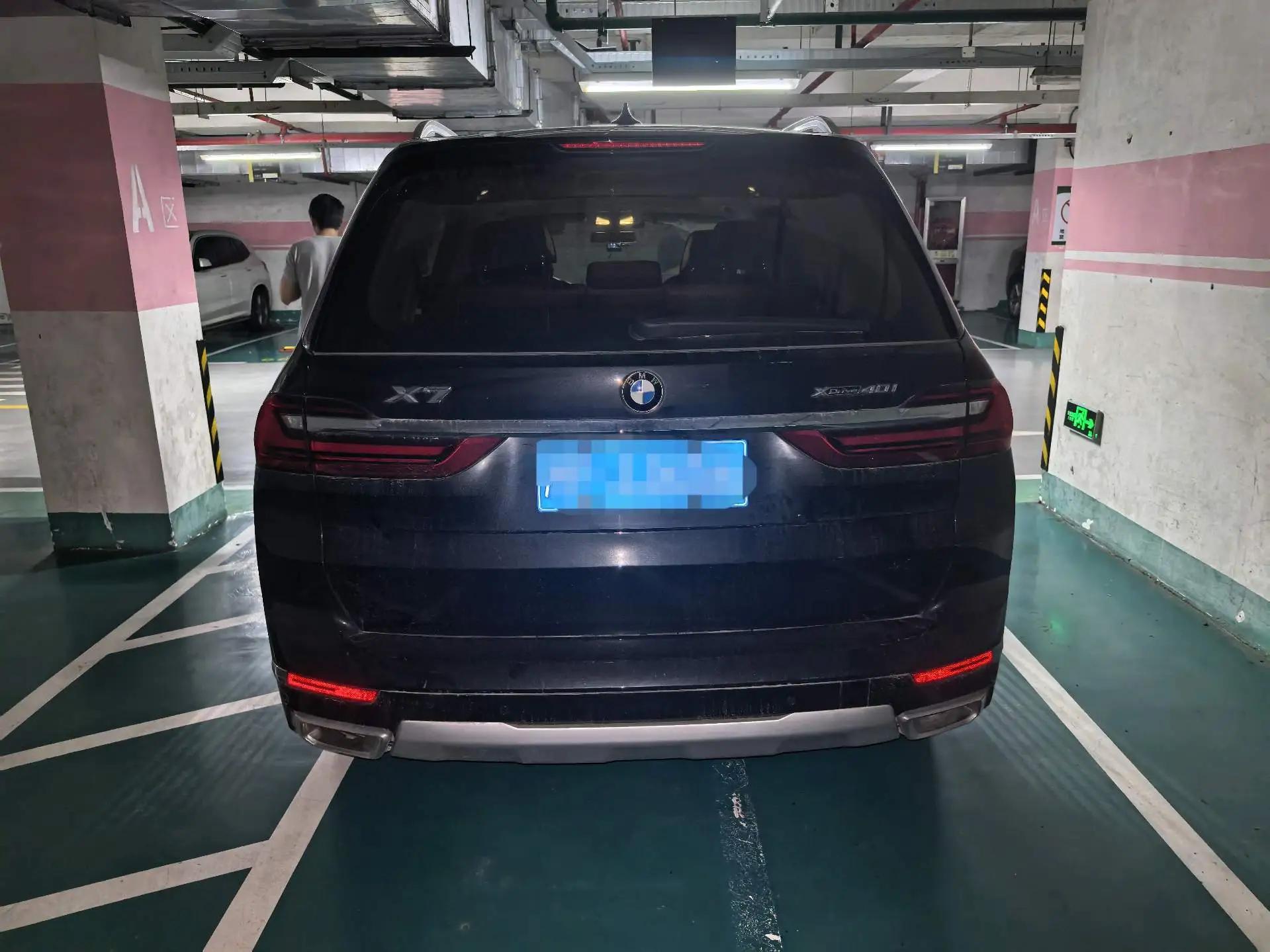 BMW X7 2020 xDrive40i Leading Luxury Suit 4