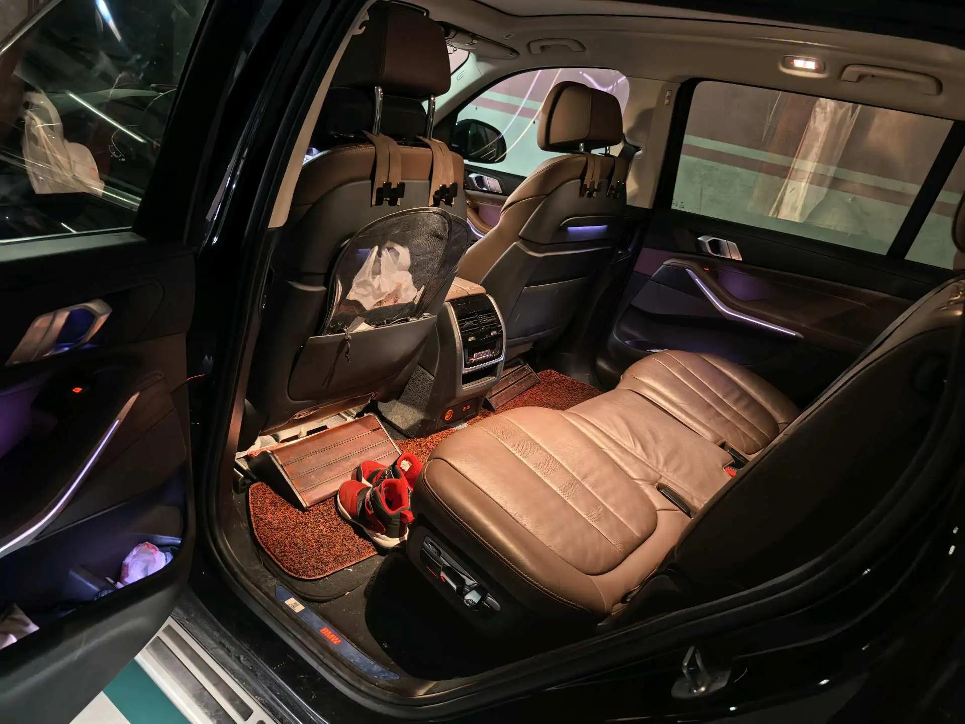 BMW X7 2020 xDrive40i Leading Luxury Suit 6