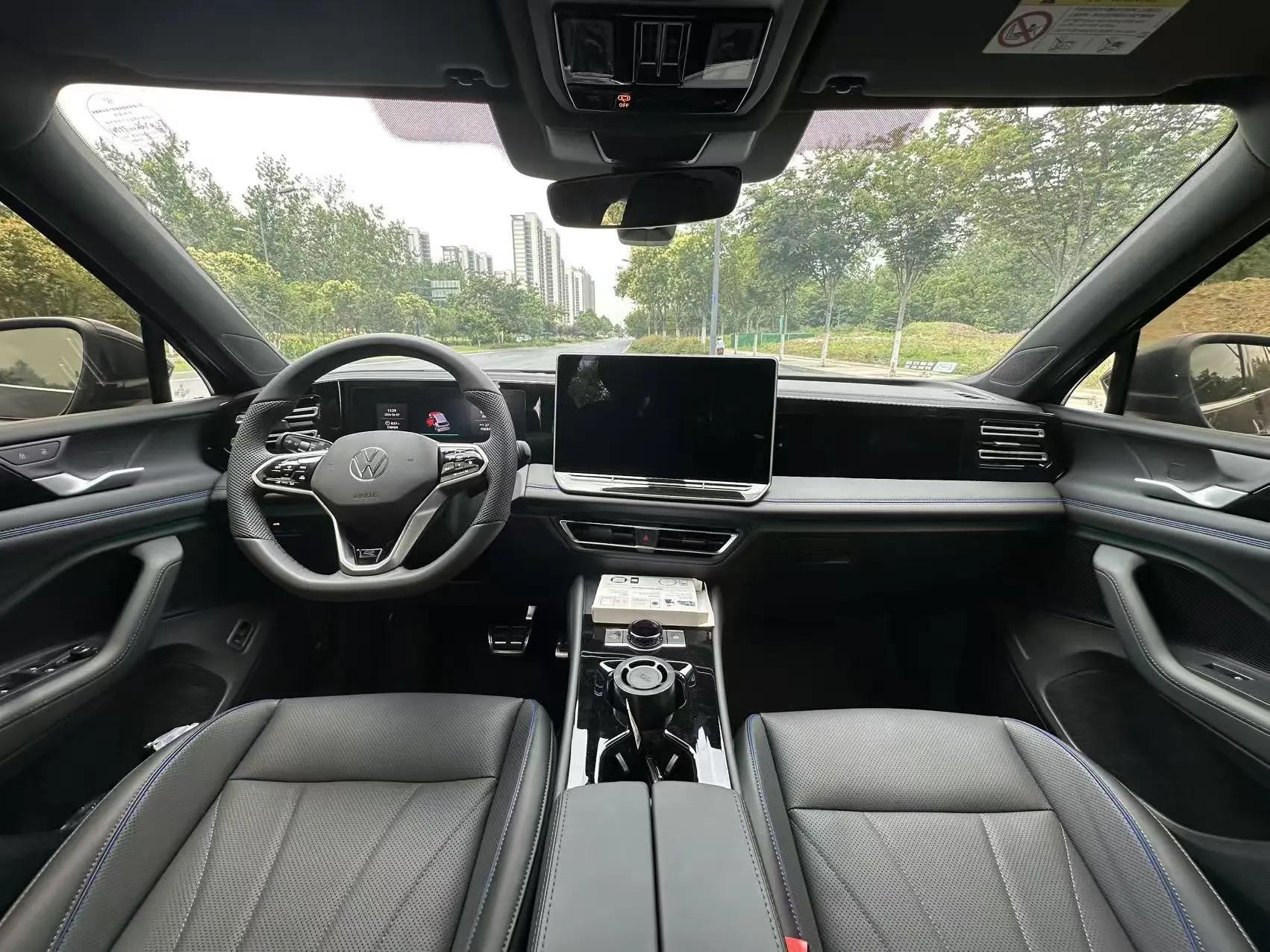 大众 2026款 途观L PRO 2.0TSI 380TSI 两驱R-Line领航版 自动挡 6