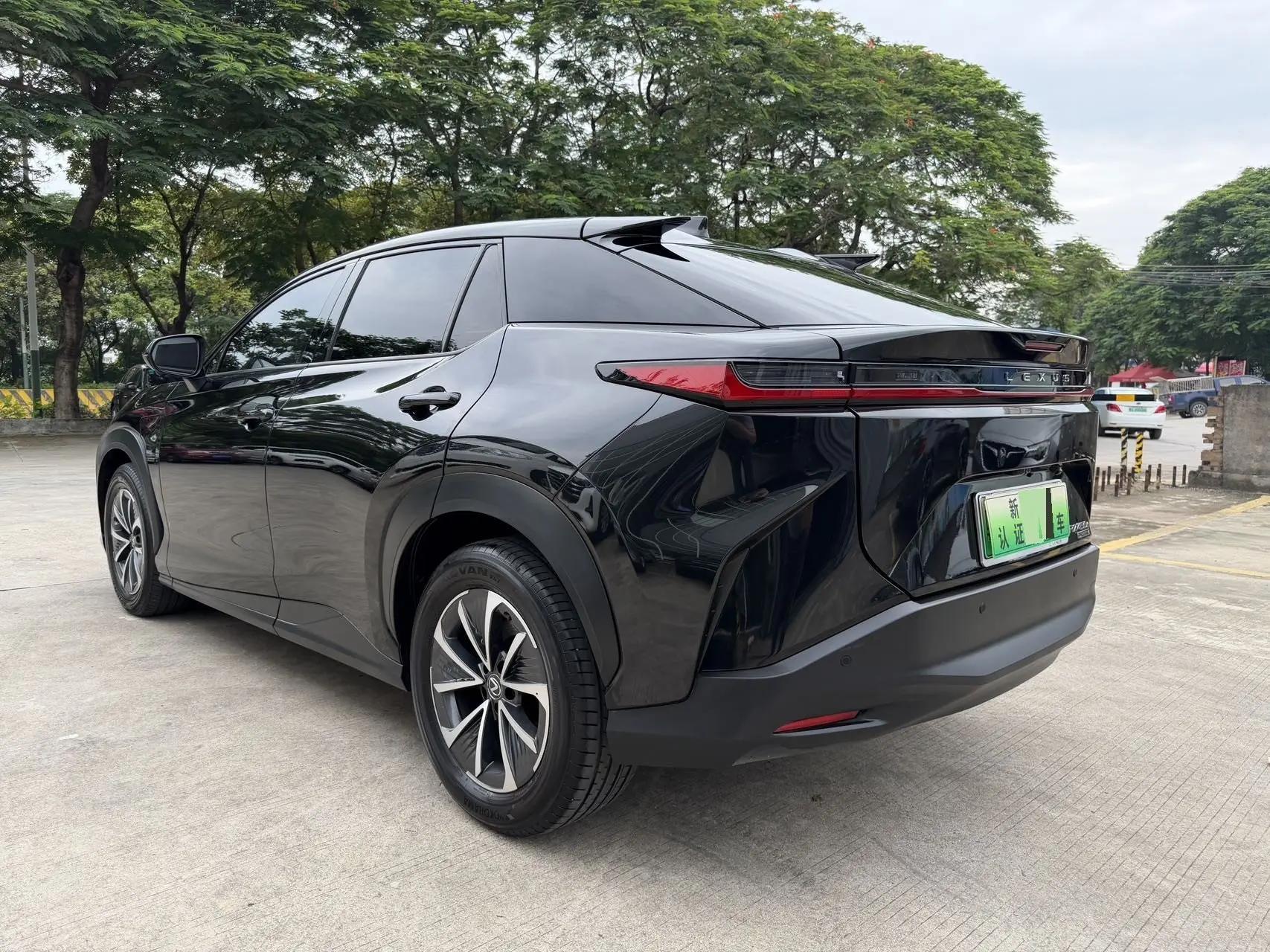 Lexus RZ 2023 450e 4WD Vertical Edition 5