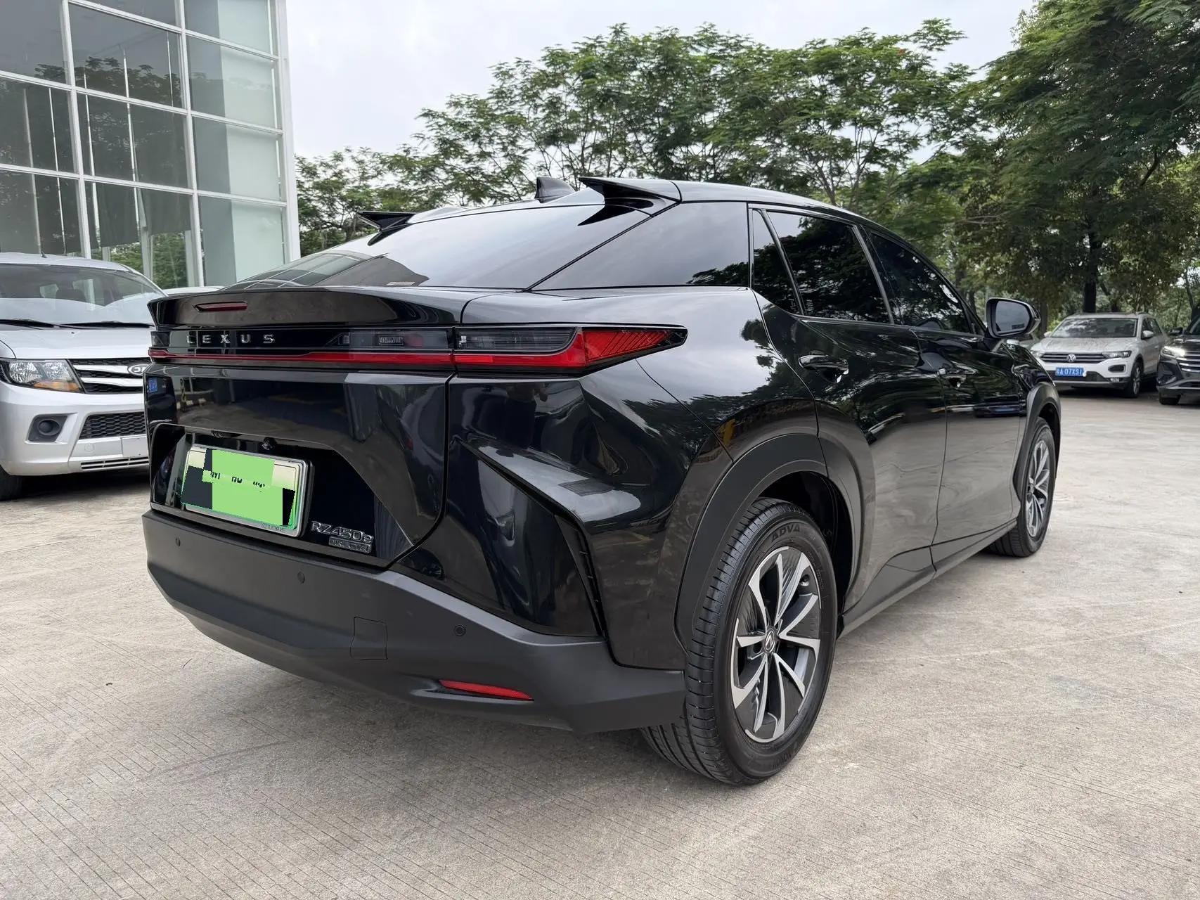 Lexus RZ 2023 450e 4WD Vertical Edition 6