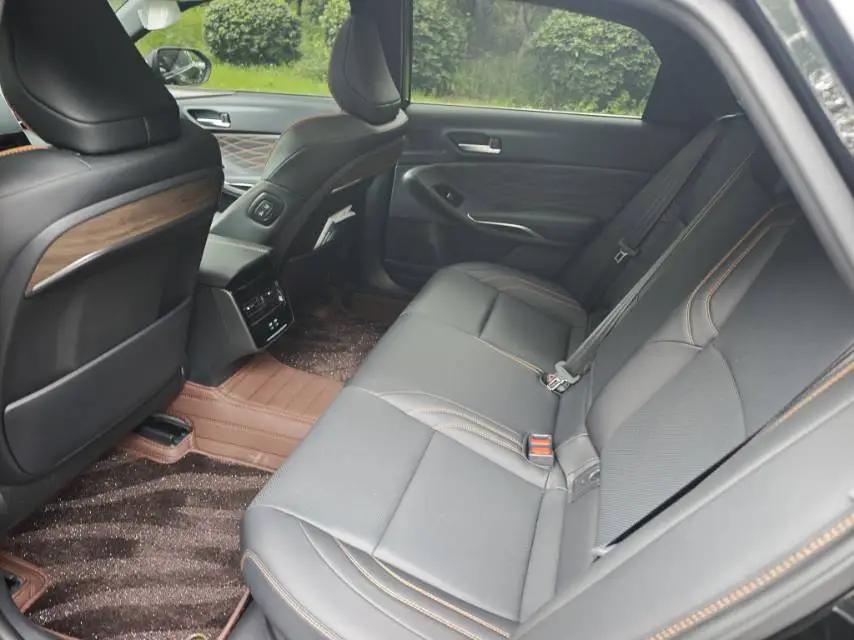 Toyota 2024 Asian Dragon Dual Engine 2.0 CVT Luxury Edition Automatic 3