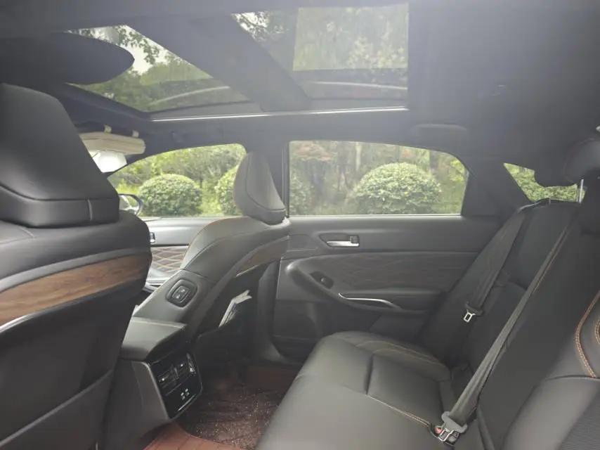 Toyota 2024 Asian Dragon Dual Engine 2.0 CVT Luxury Edition Automatic 4
