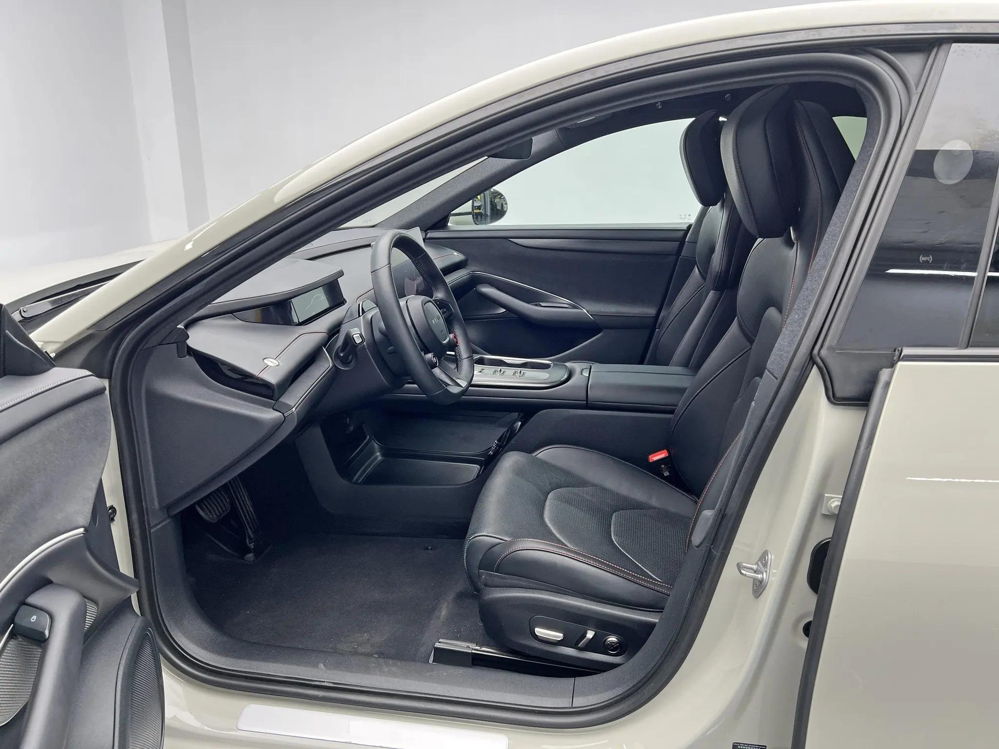 MI SU7 2024 700km Rear Drive Standard Founding Edition 4