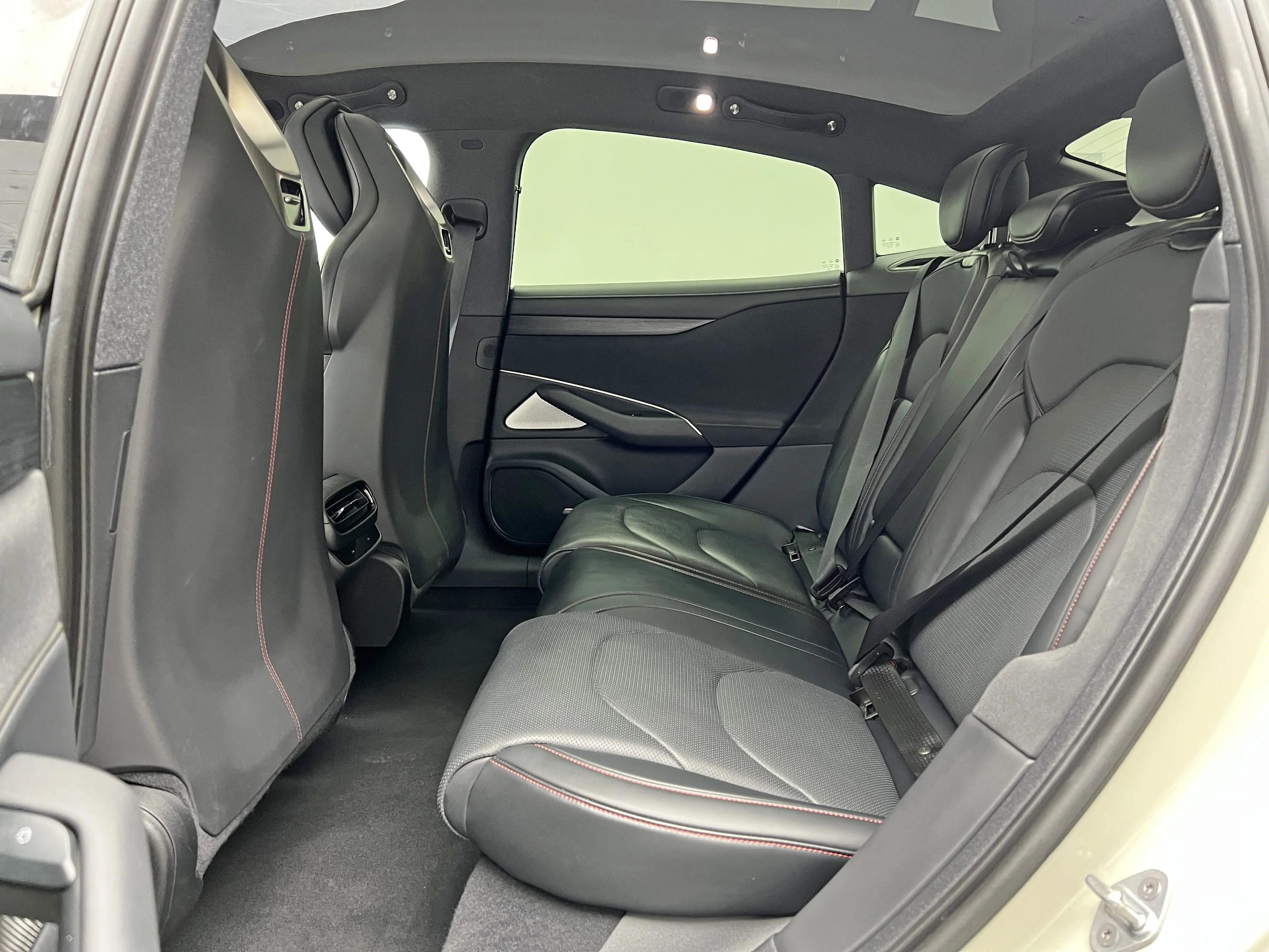 MI SU7 2024 700km Rear Drive Standard Founding Edition 5
