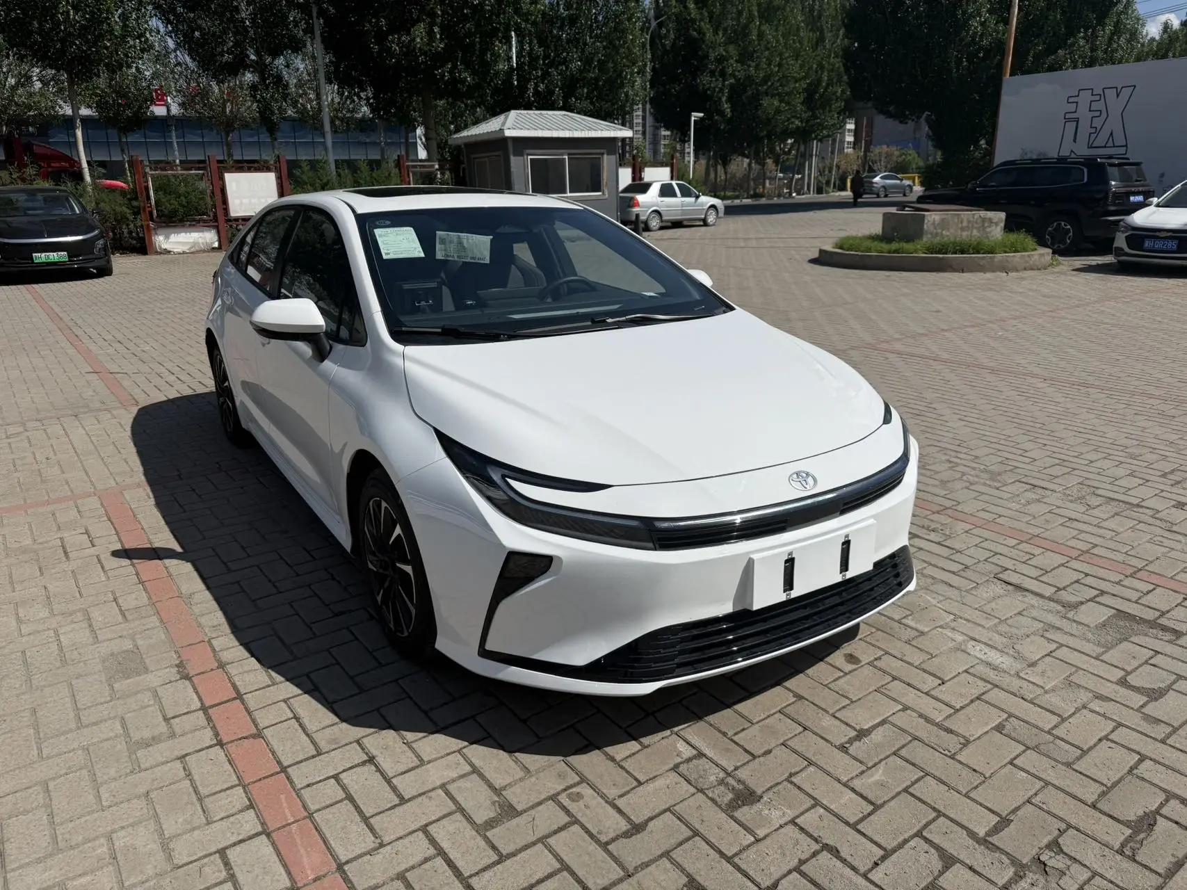 Toyota 2026 Corolla Double Engine 1.8 Stepless Elite Automatic Gear 2