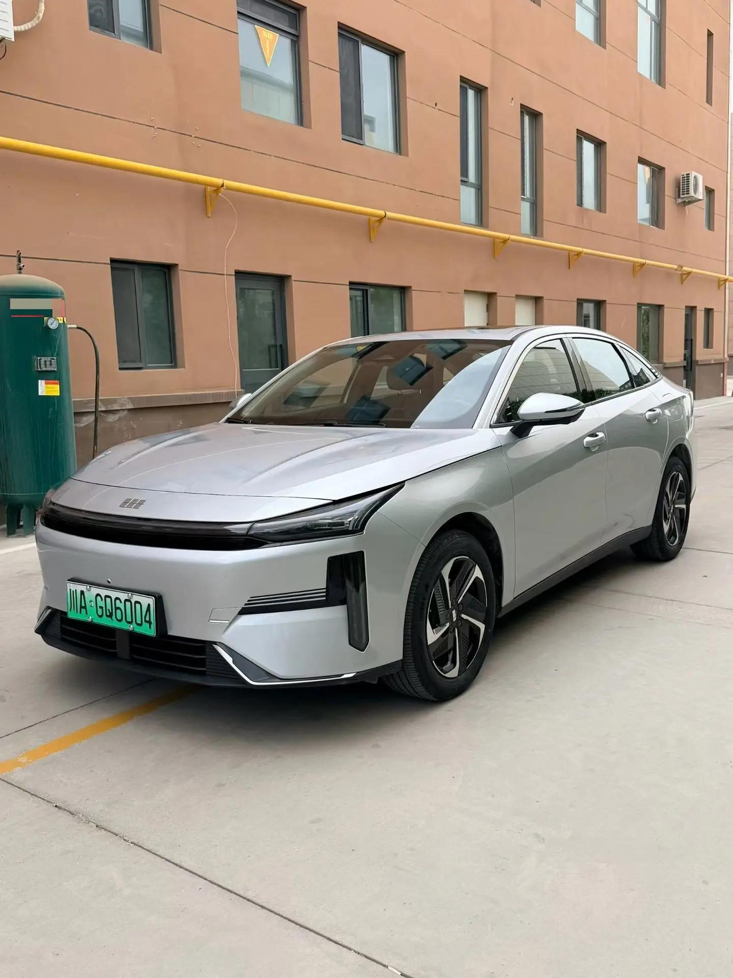 Geely Galaxy 2025 L6 EM-i 1.5 140km Discovery Edition Automatic Gear