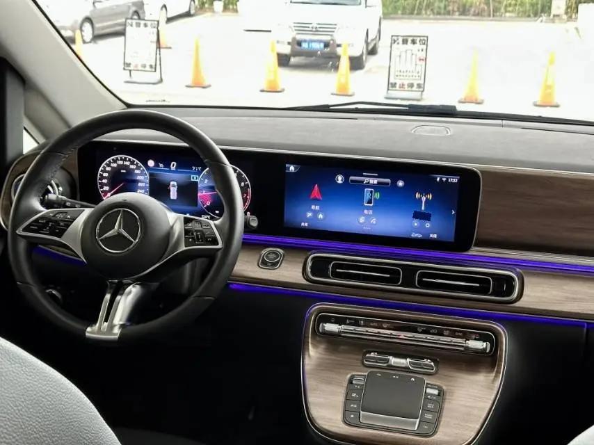 Mercedes Benz Class V 2024V 300 48V 2.0T Pilot Edition Automatic Gear 7