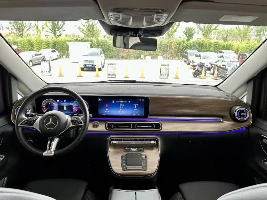 Mercedes Benz Class V 2024V 300 48V 2.0T Pilot Edition Automatic Gear 8