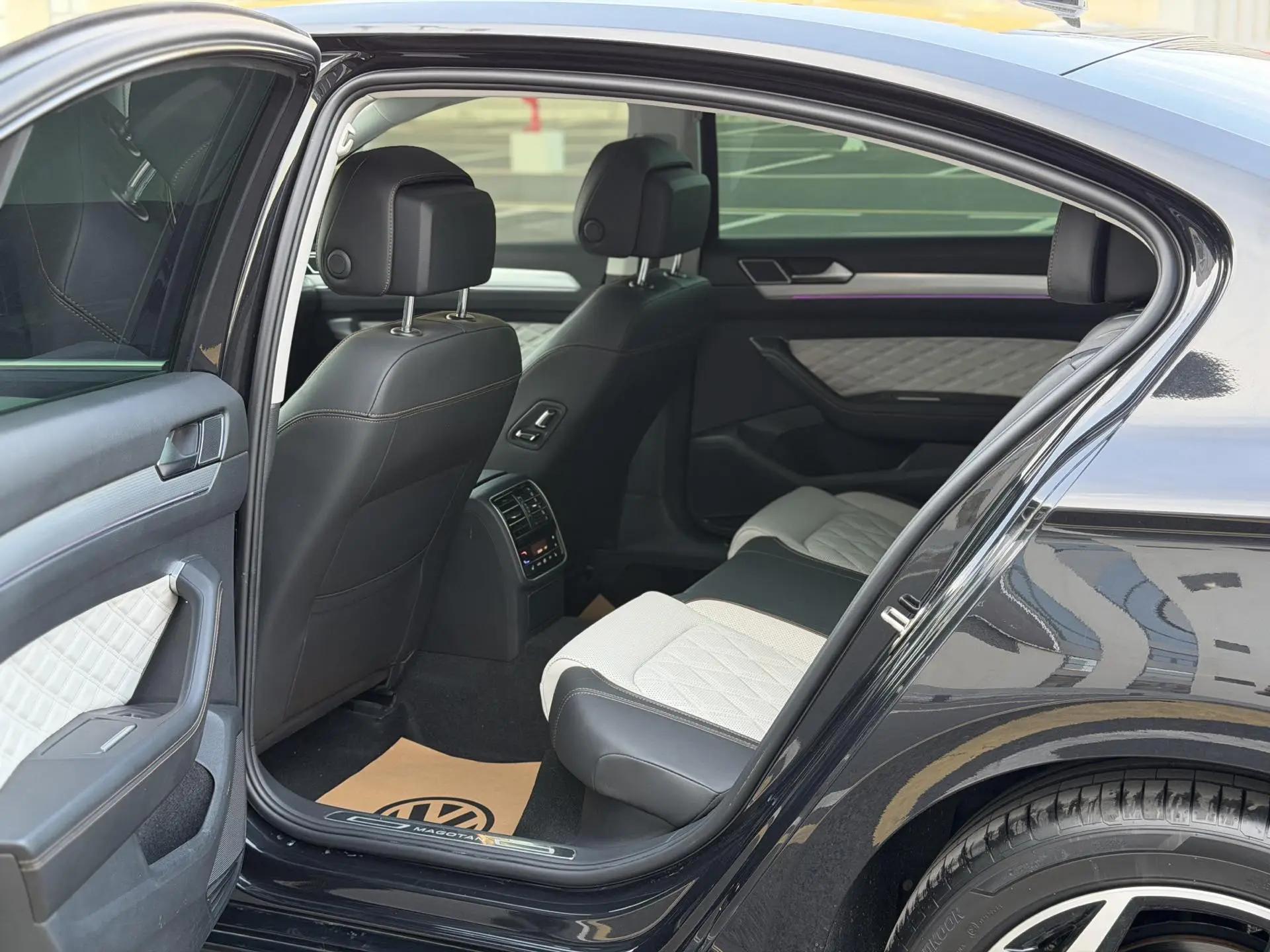 Magotan 2022 380TSI DSG Basic Model 3