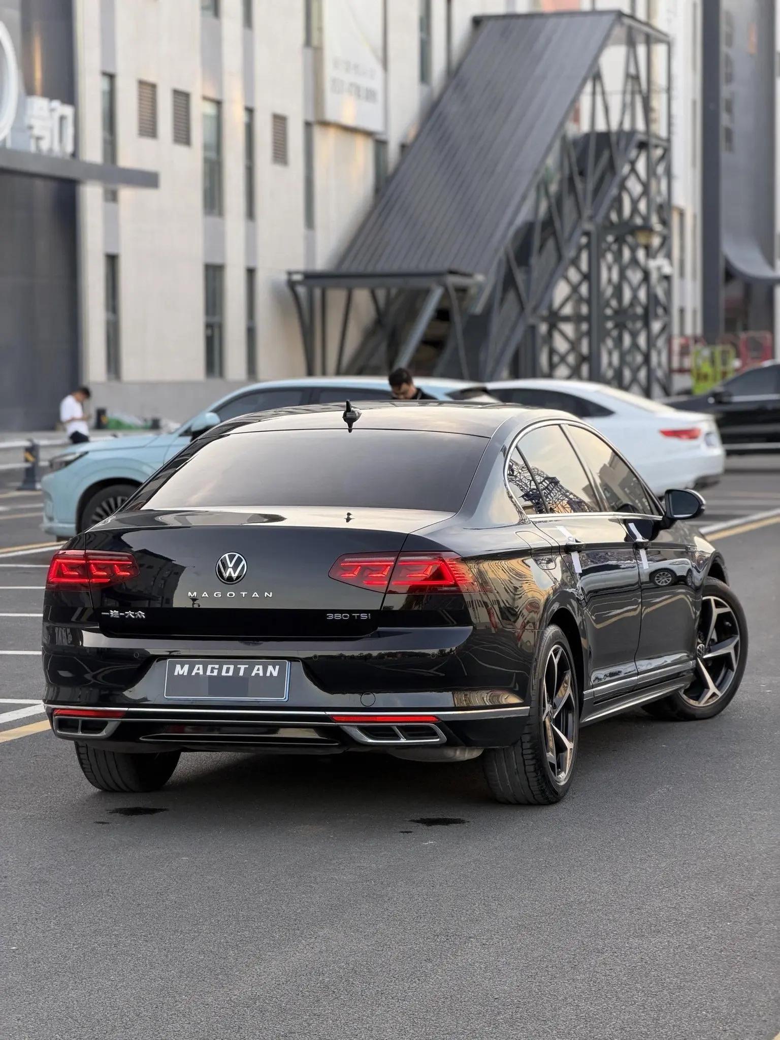 Magotan 2022 380TSI DSG Basic Model 6