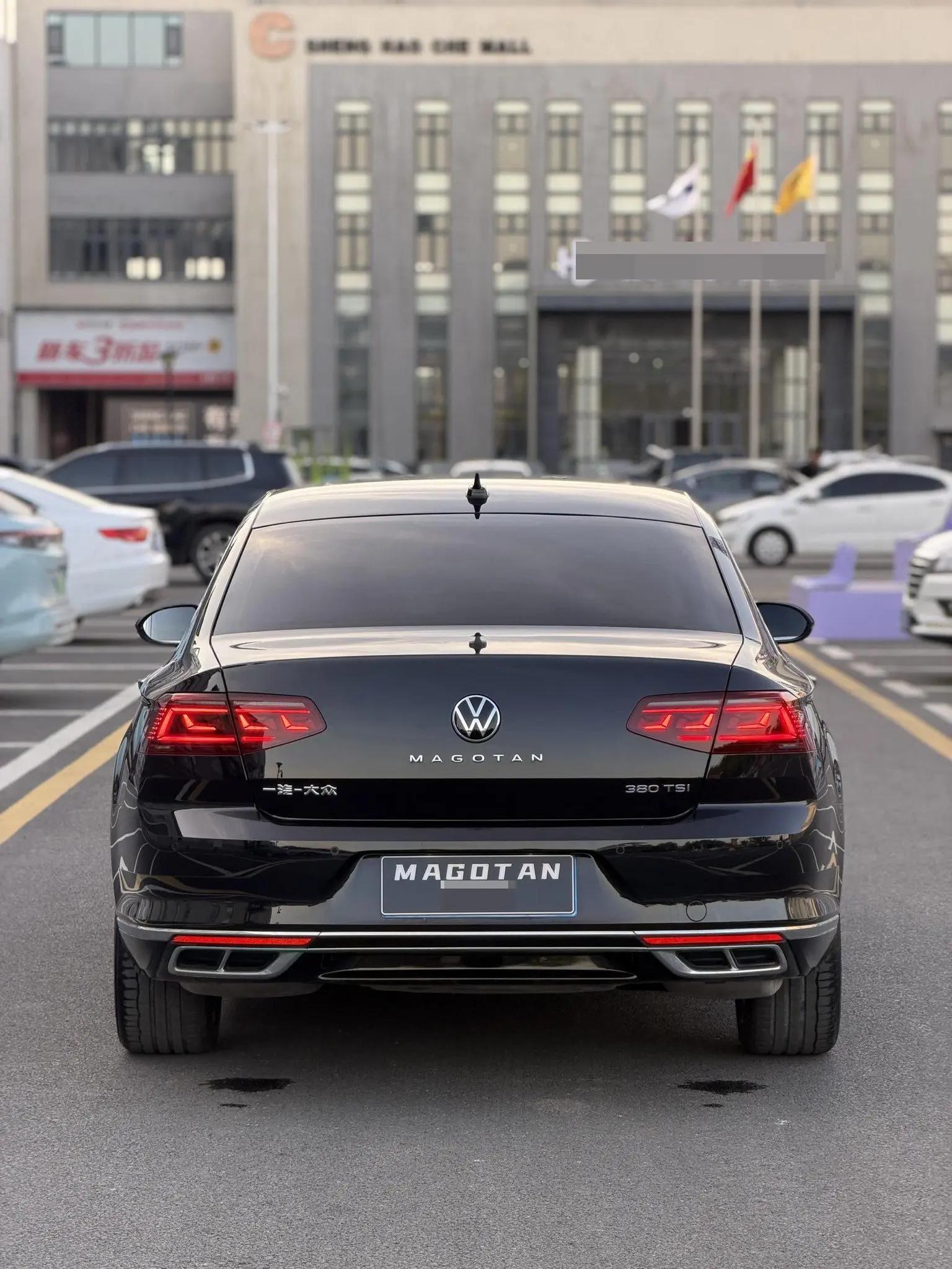 Magotan 2022 380TSI DSG Basic Model 7