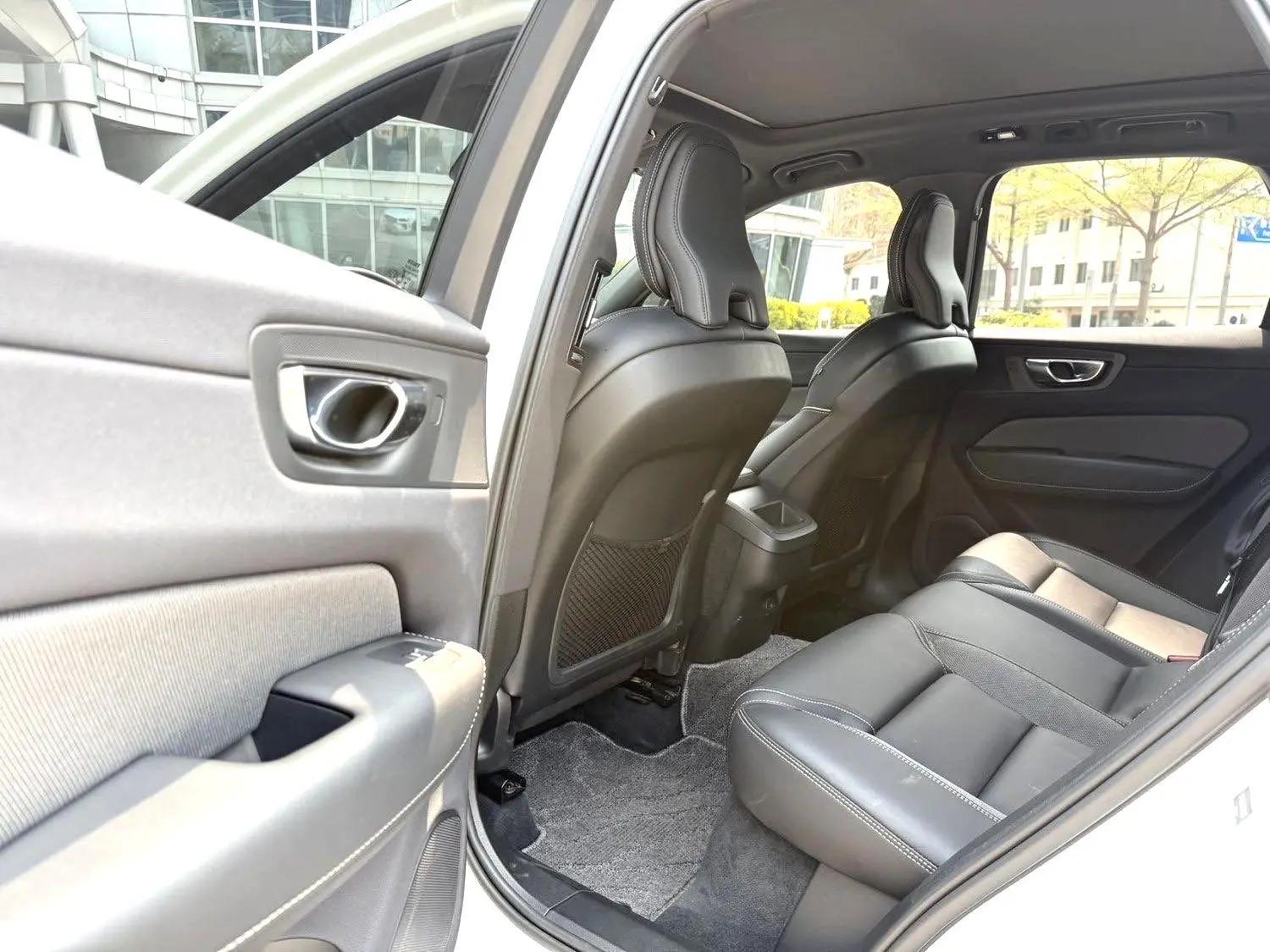 Volvo XC60 2022 B5 4WD Zhiyuan Sports Edition 7