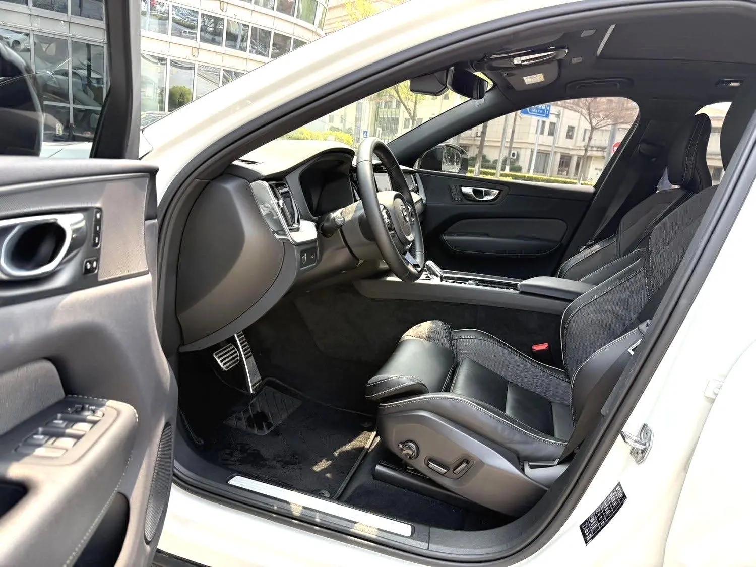 Volvo XC60 2022 B5 4WD Zhiyuan Sports Edition 9