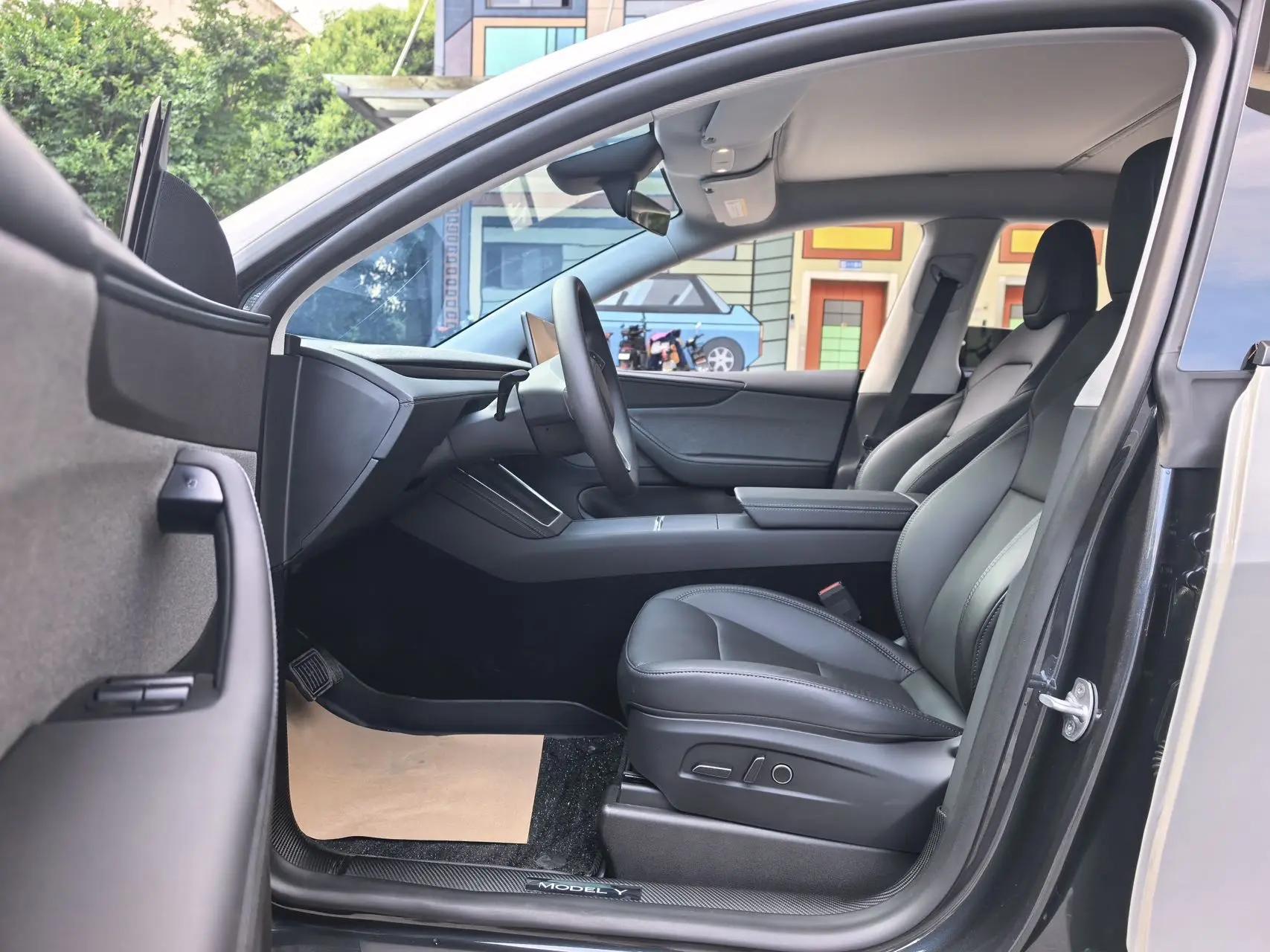 Tesla 2025 Model Y Rear-Wheel Drive Automatic 4