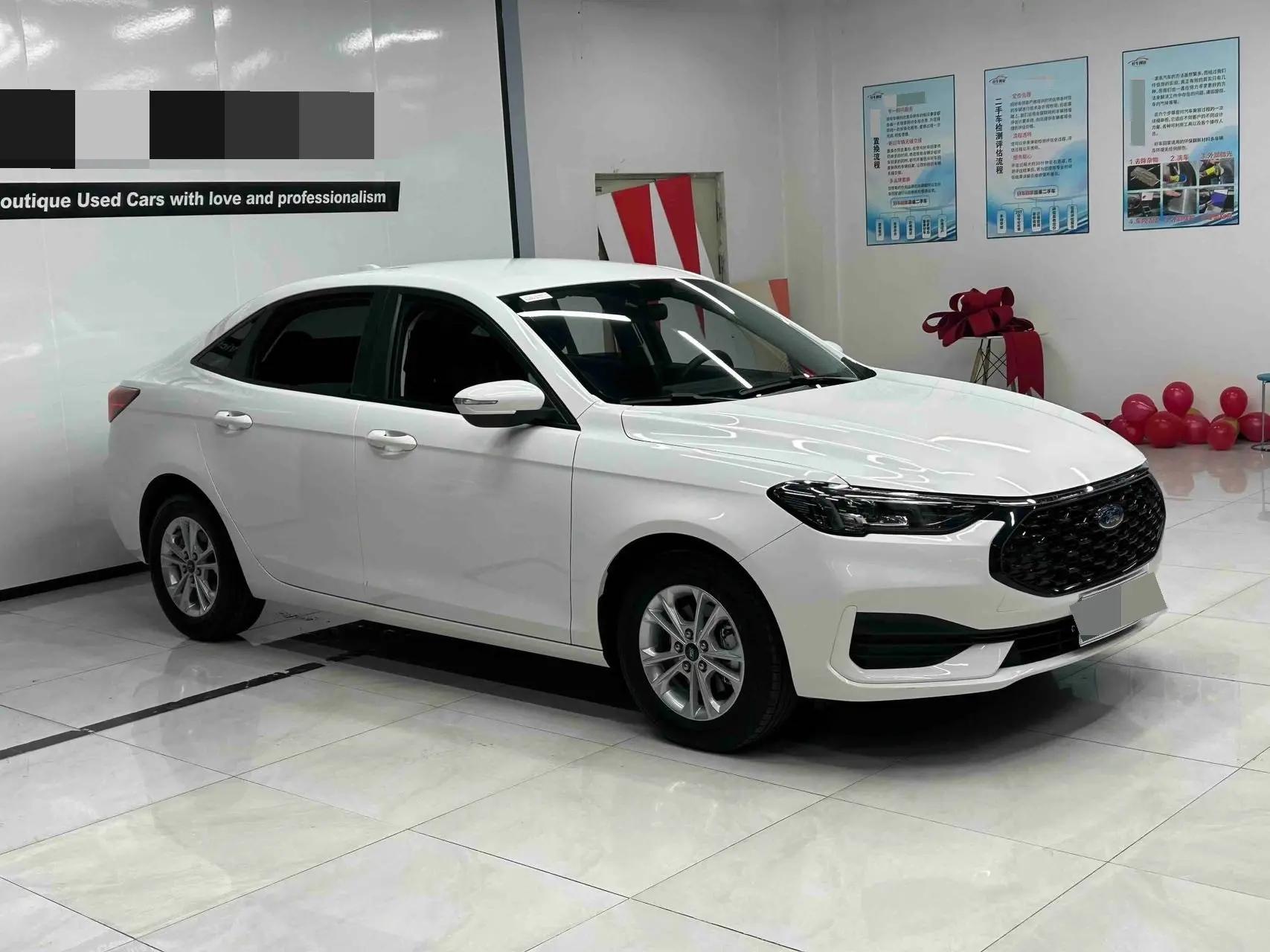 Escort 2021 1.5L Automatic Diamond Edition 3