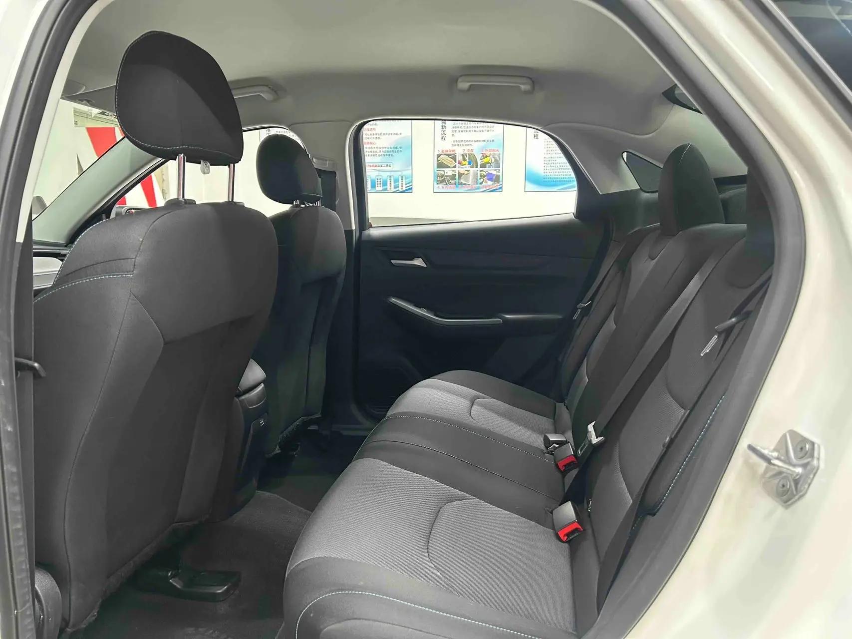 Escort 2021 1.5L Automatic Diamond Edition 5