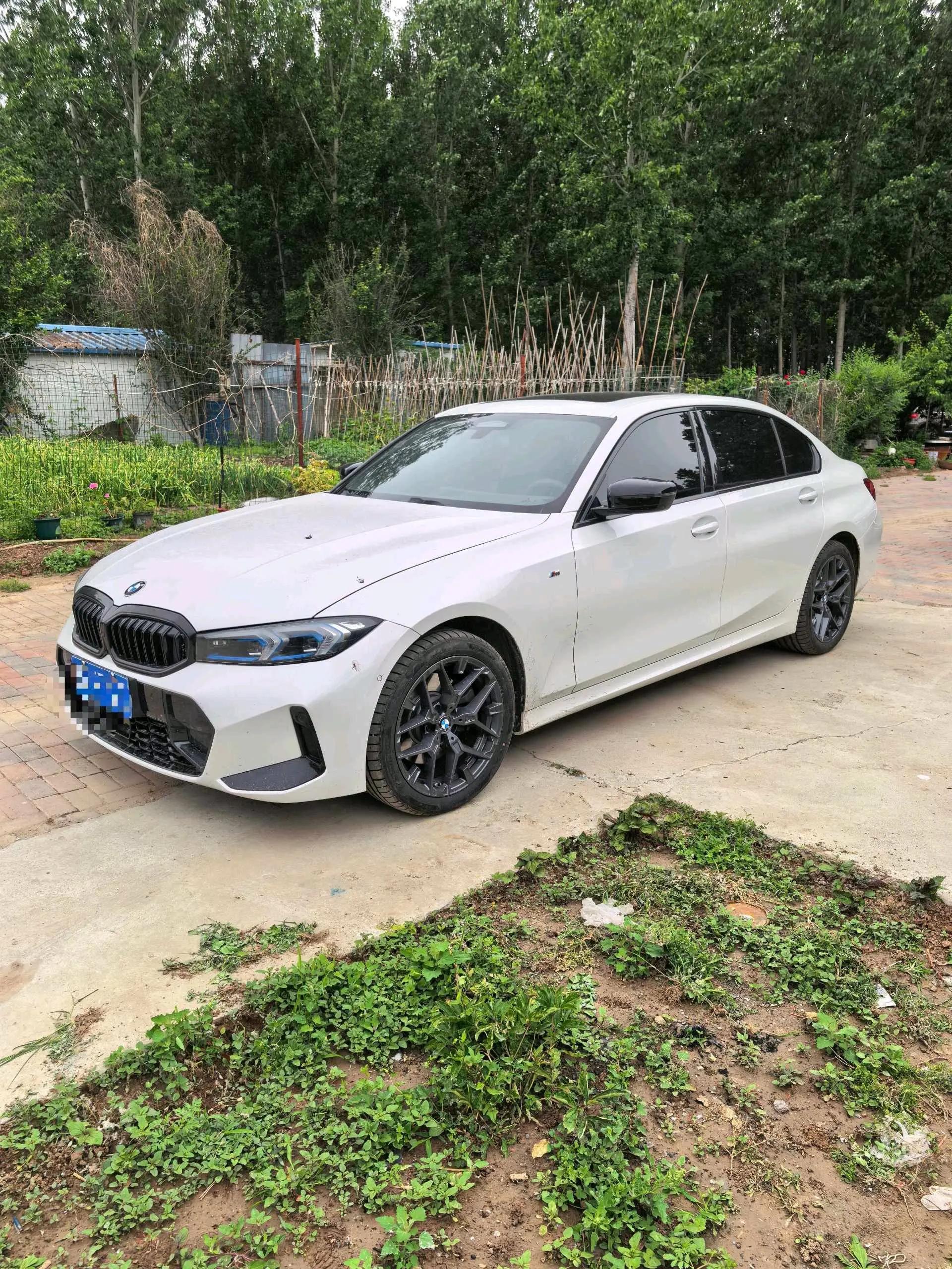 Открыть галерею: BMW 3 Series 2025 330Li 2.0T Exclusive M Sports Obsidian Night Suit Automatic Gear