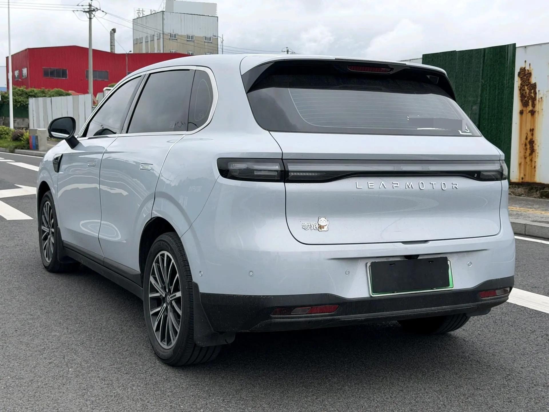 零跑 B10 2025款 510悦享版 自动挡 8