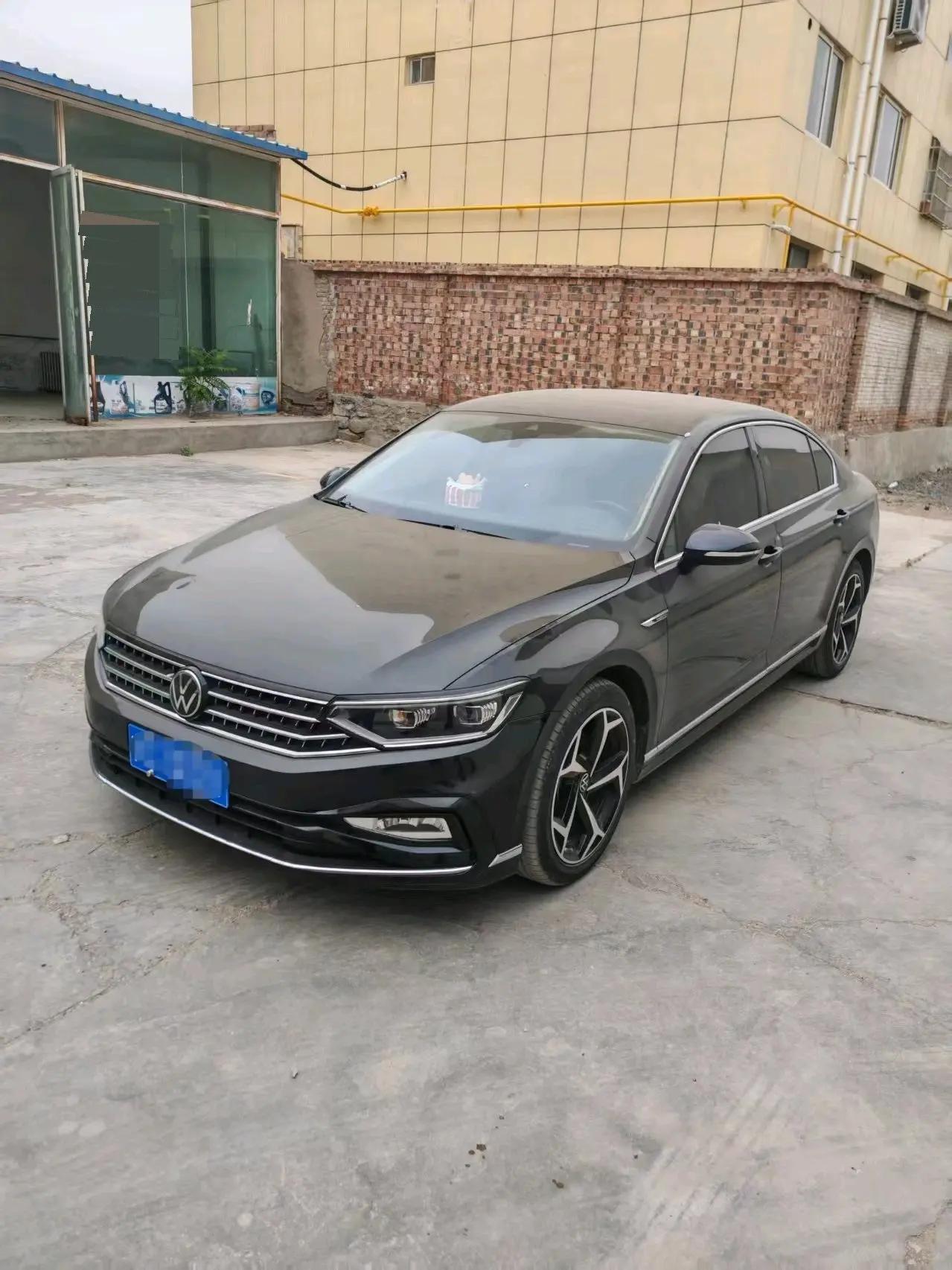 Open image lightbox: Magotan 2022 330TSI DSG Basic