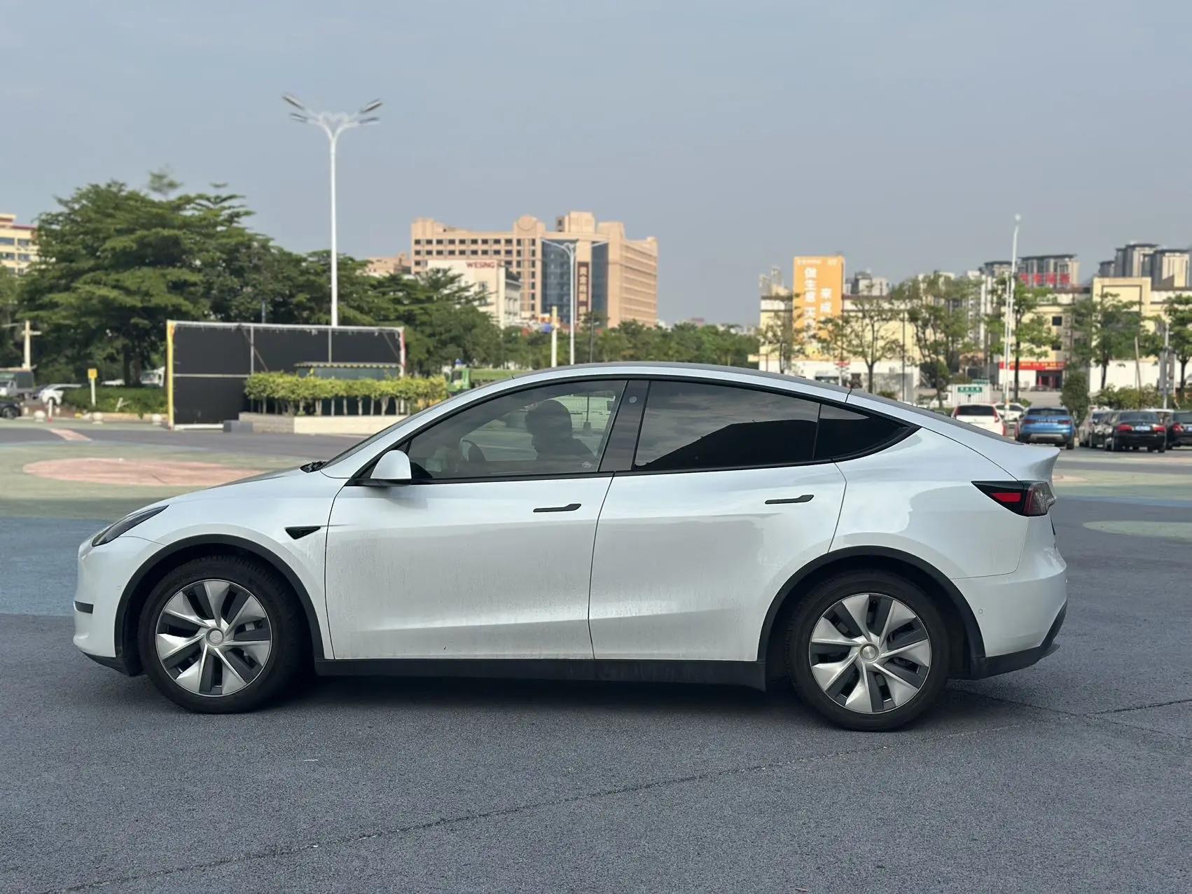Model Y 2023 long-range all-wheel drive 6