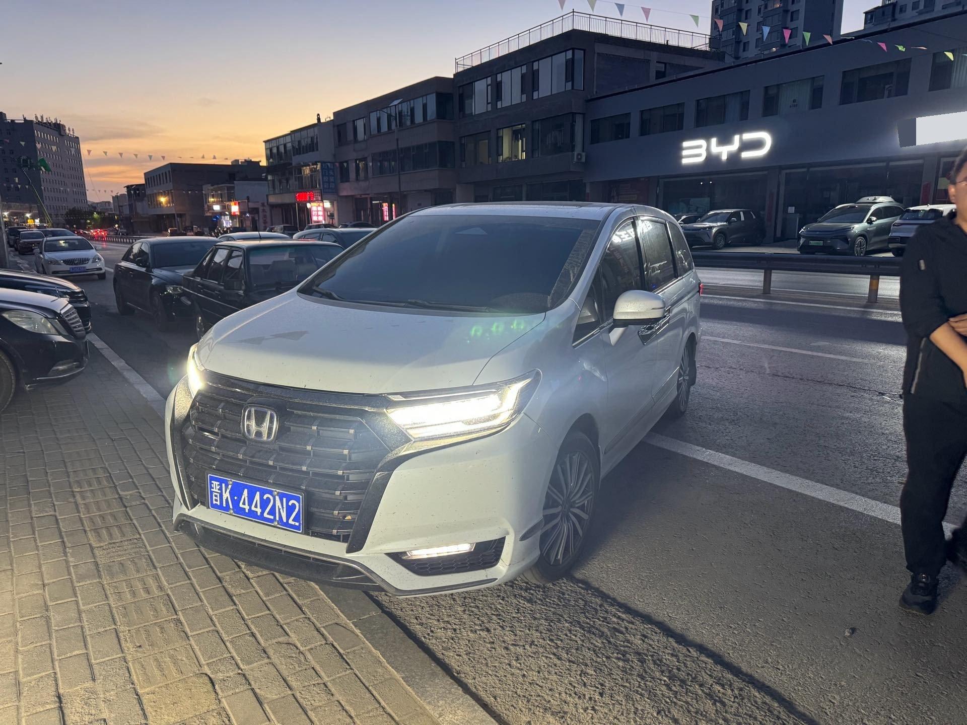 Honda 2024 Elysion e:HEV 2.0 CVT Luxury Edition Automatic