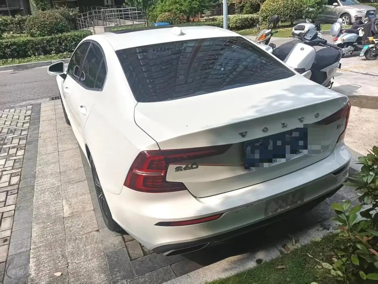 Volvo S60 2022 B4 Zhiyi Deluxe Edition 4