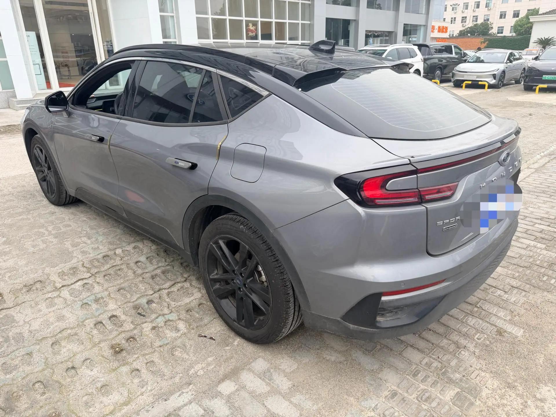 福特 2025款 蒙迪欧 HYBRID 2.0T 无级 EcoBoost 运动版 自动挡 3