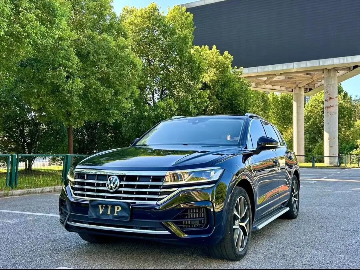 Открыть галерею: 大众 途锐(进口) 2023款 途锐 3.0TSI 锐享版 经典运动套装 自动挡
