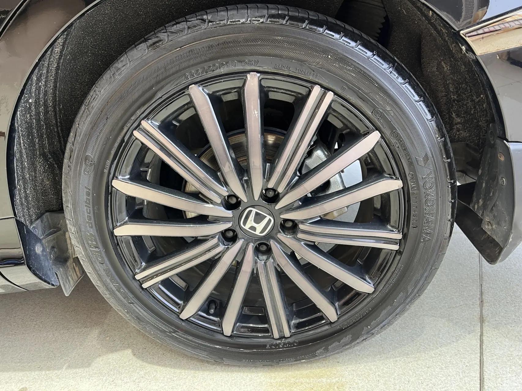 Honda 2024 Elysion e:HEV 2.0 CVT Luxury Edition Automatic 10