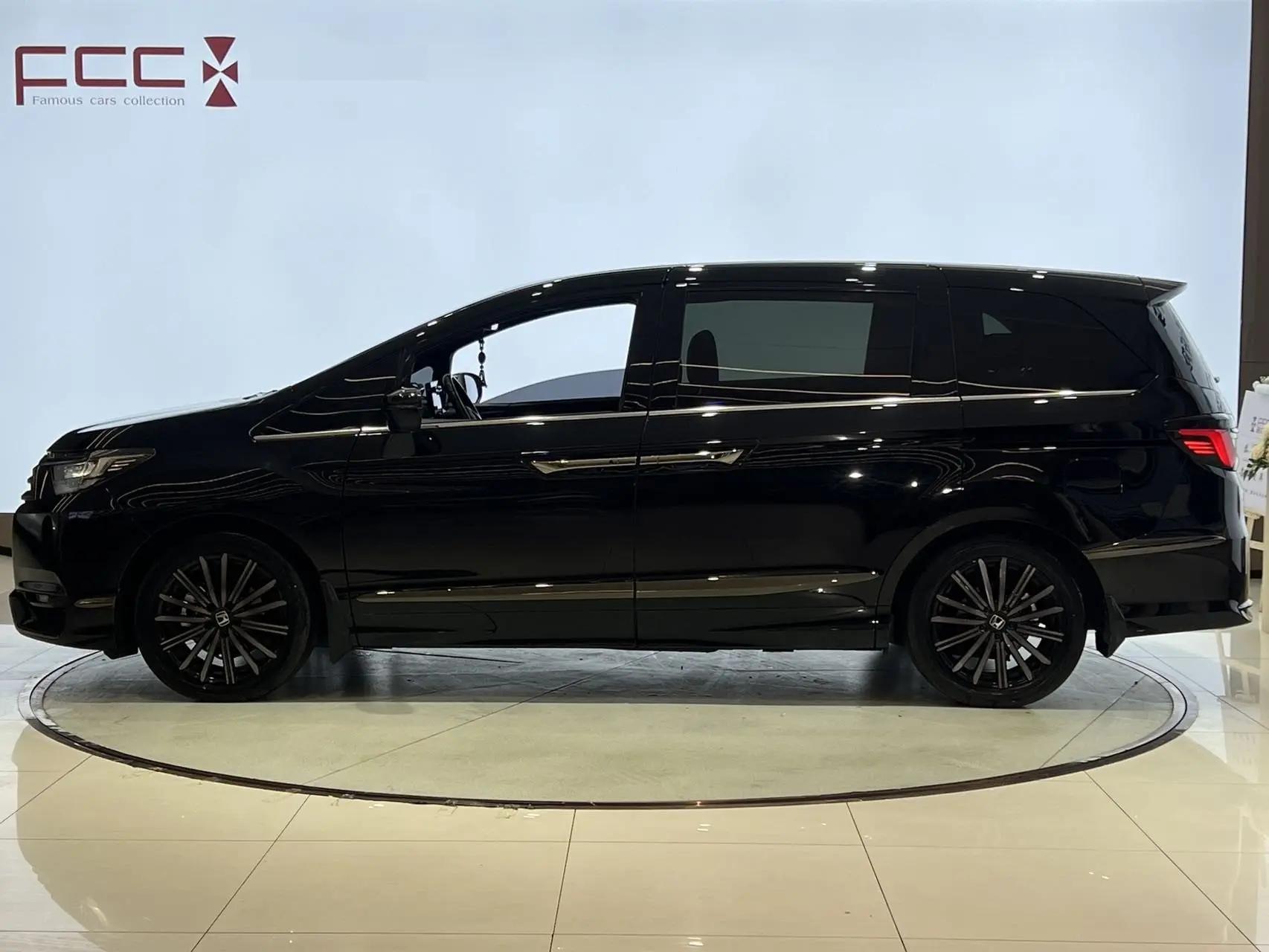 Honda 2024 Elysion e:HEV 2.0 CVT Luxury Edition Automatic 3
