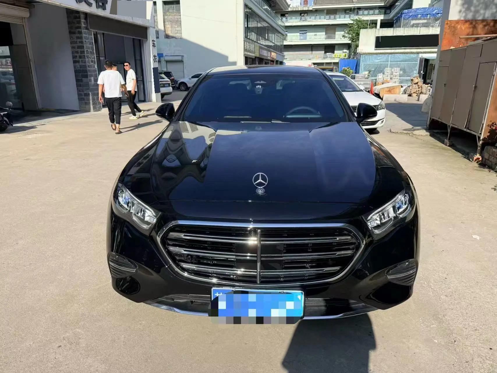 奔驰 E级 2026款 E 260 L 48V 2.0T 经典版(改款) 自动挡 3