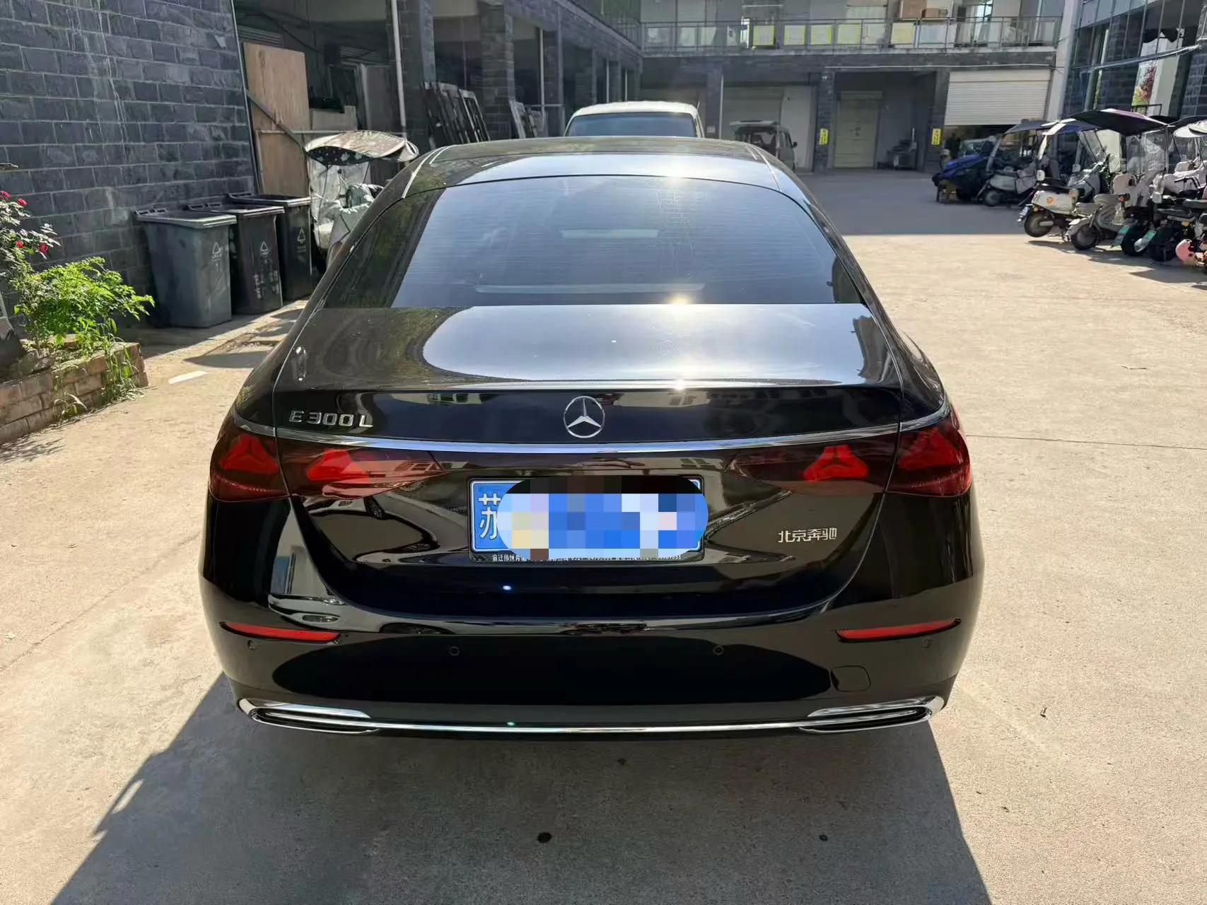 奔驰 E级 2026款 E 260 L 48V 2.0T 经典版(改款) 自动挡 4