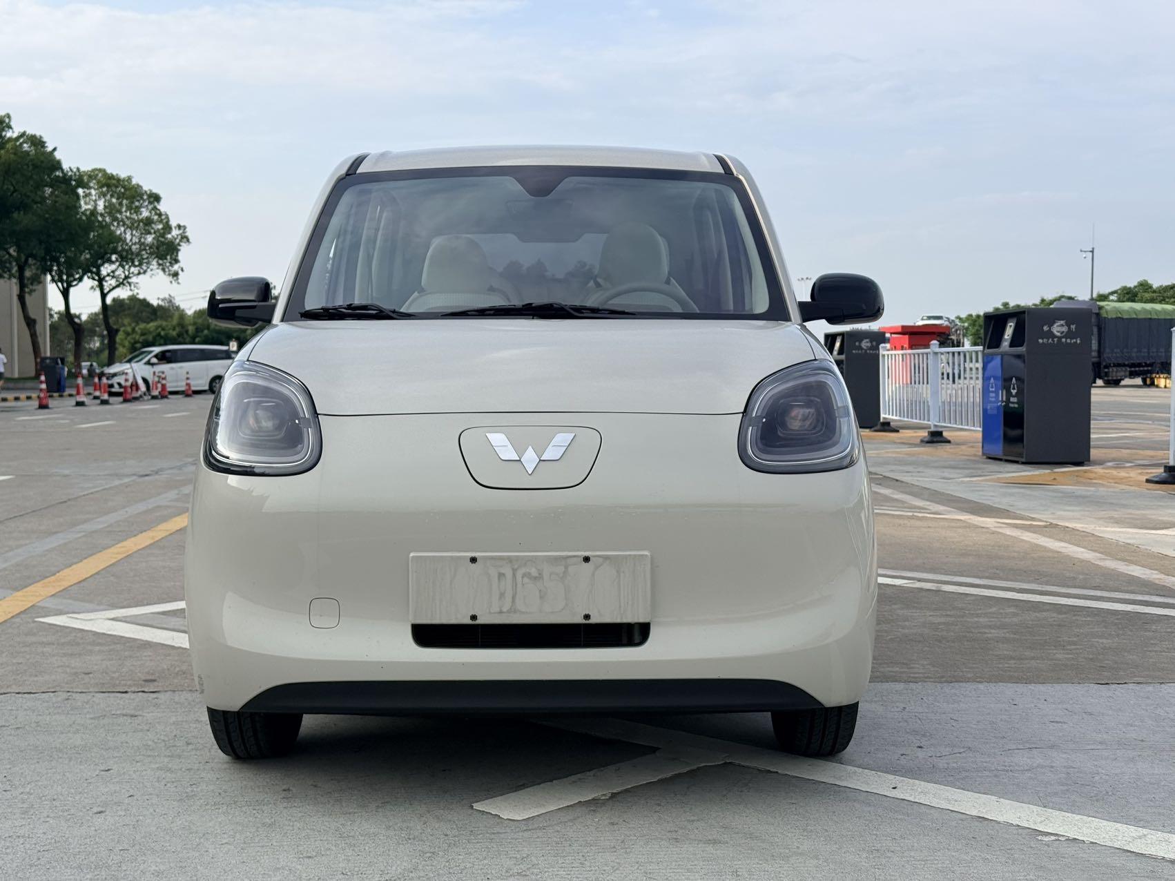 WuLing 2025 HongGuang MINI EV Four-Door Version Prestige Model Automatic 3