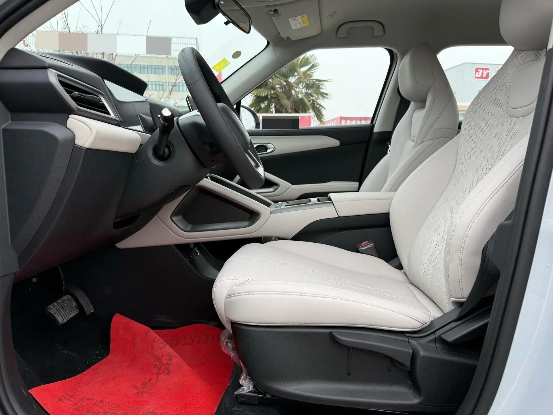 BYD 2025 Yuan UP 301KM Pilot Automatic Gear 4