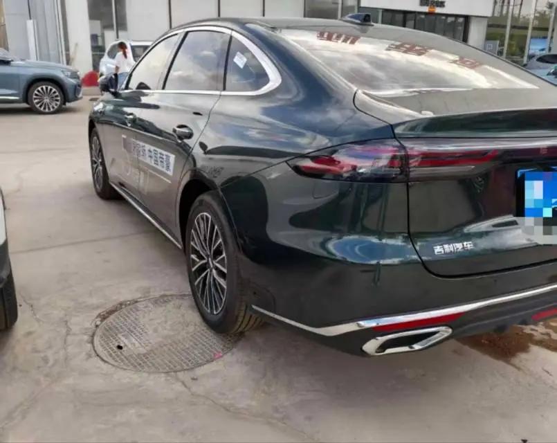 Geely 2026 Emgrand -3-compartment 1.5T Flagship Automatic Gear 2