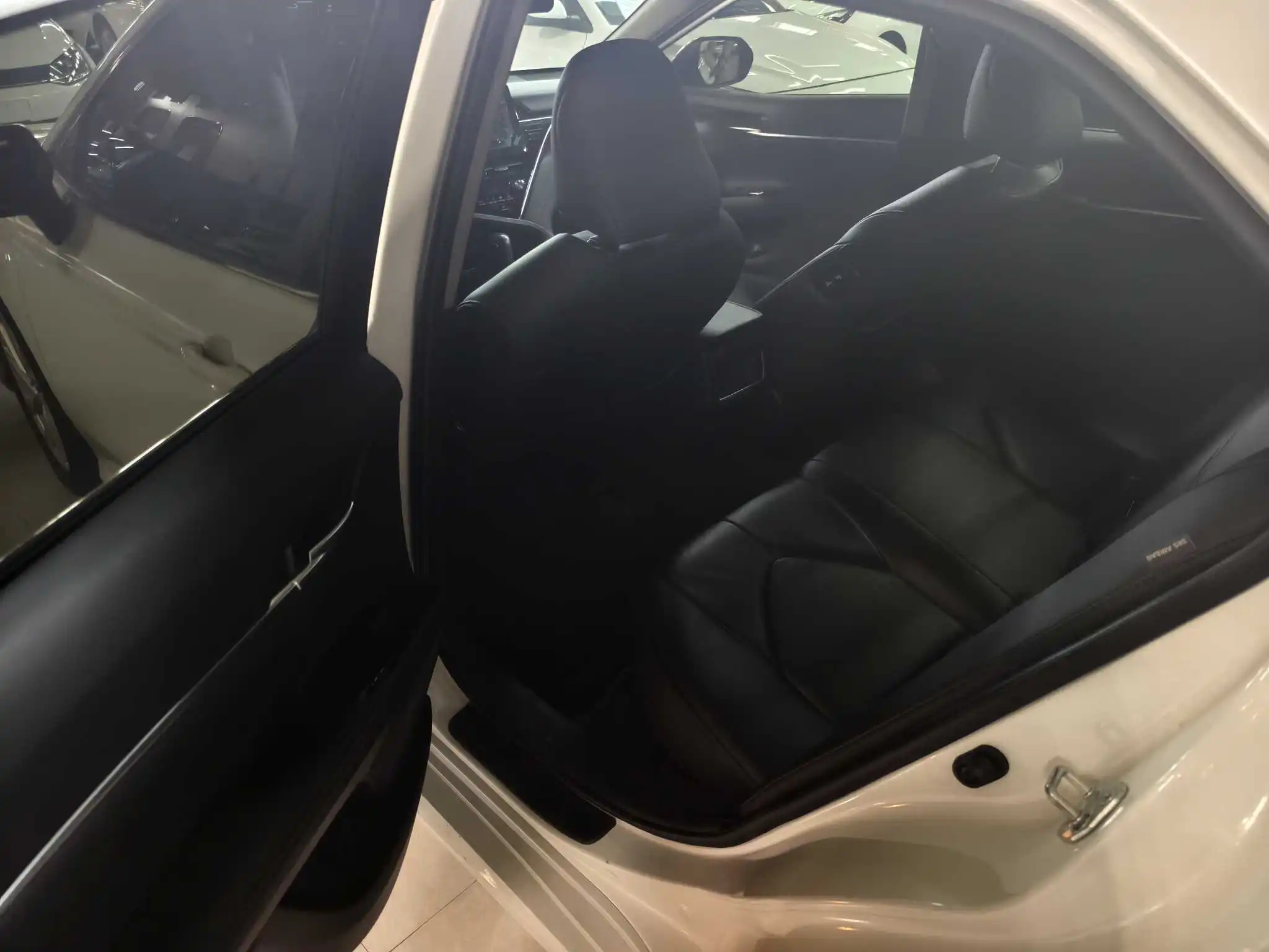 Toyota 2023 Camry 2.0GVP CVT Premier Automatic 3