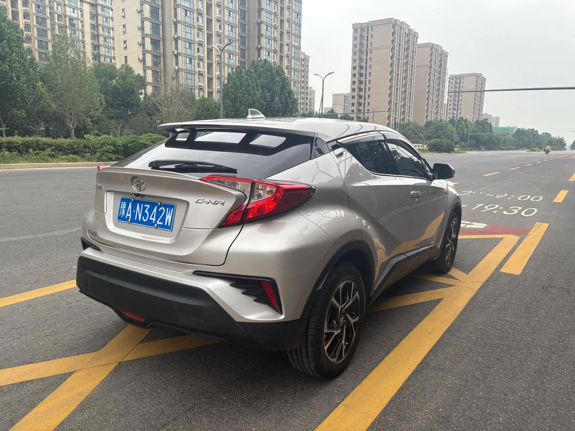 Toyota C- HR 2020 2.0L Leading Edition 4