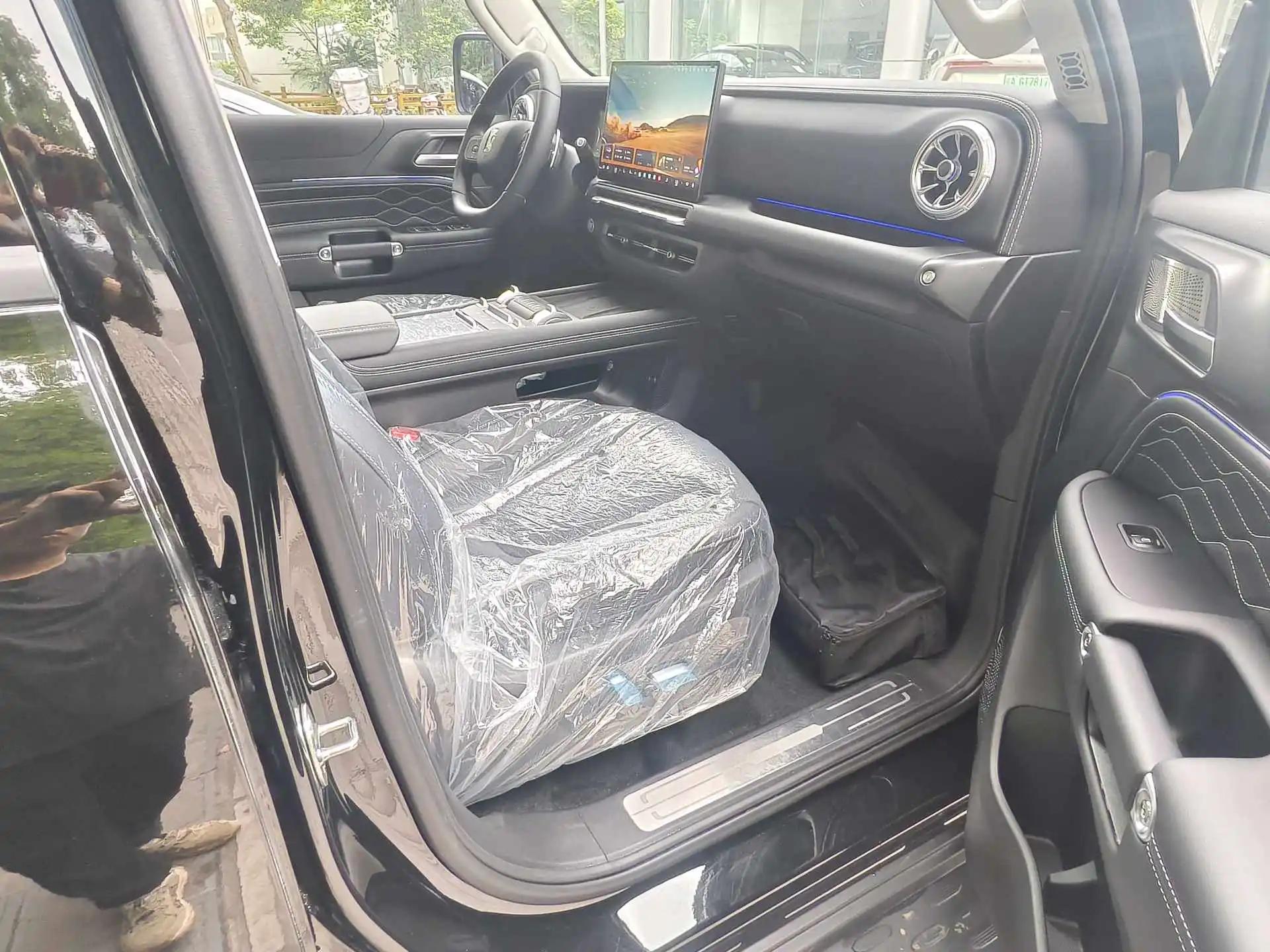 Tank 2025 Model Tank 300 Hi4-T 2.0T Hi4-T 36.7kWh Automatic 11