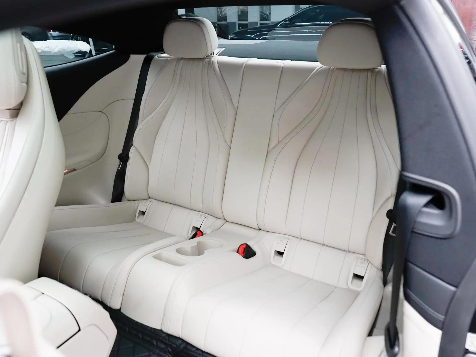 奔驰 CLE(进口) 2024款 CLE 300 4MATIC Coupe 48V 2.0T 豪华型 自动挡 18