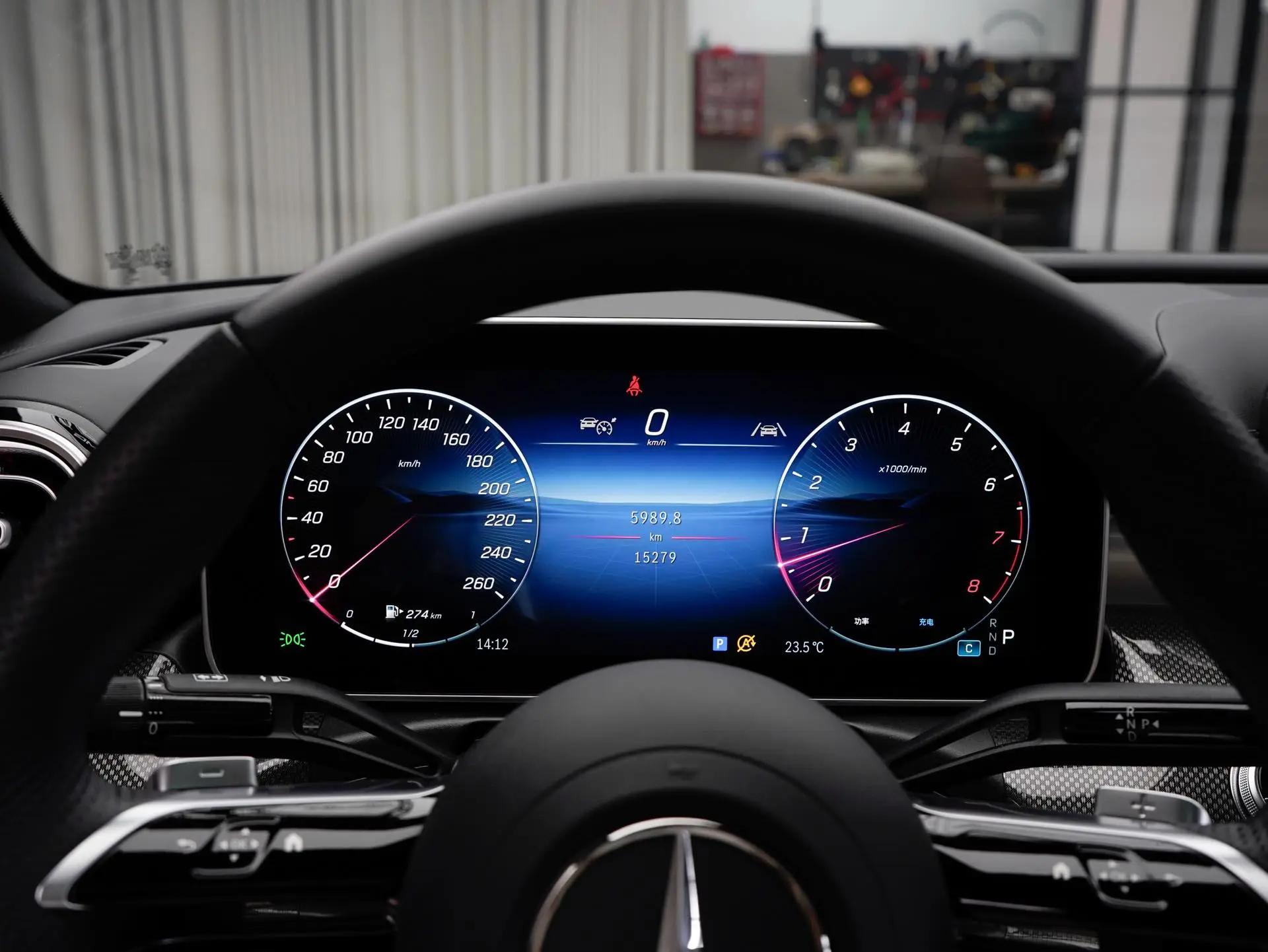 奔驰 CLE(进口) 2024款 CLE 300 4MATIC Coupe 48V 2.0T 豪华型 自动挡 19