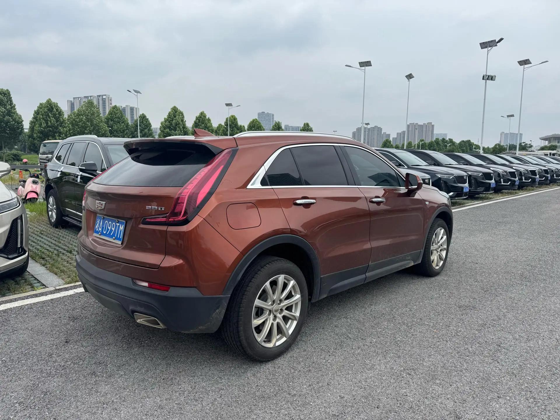 Cadillac XT4 2021 28T Two-Drive Leading Model 2