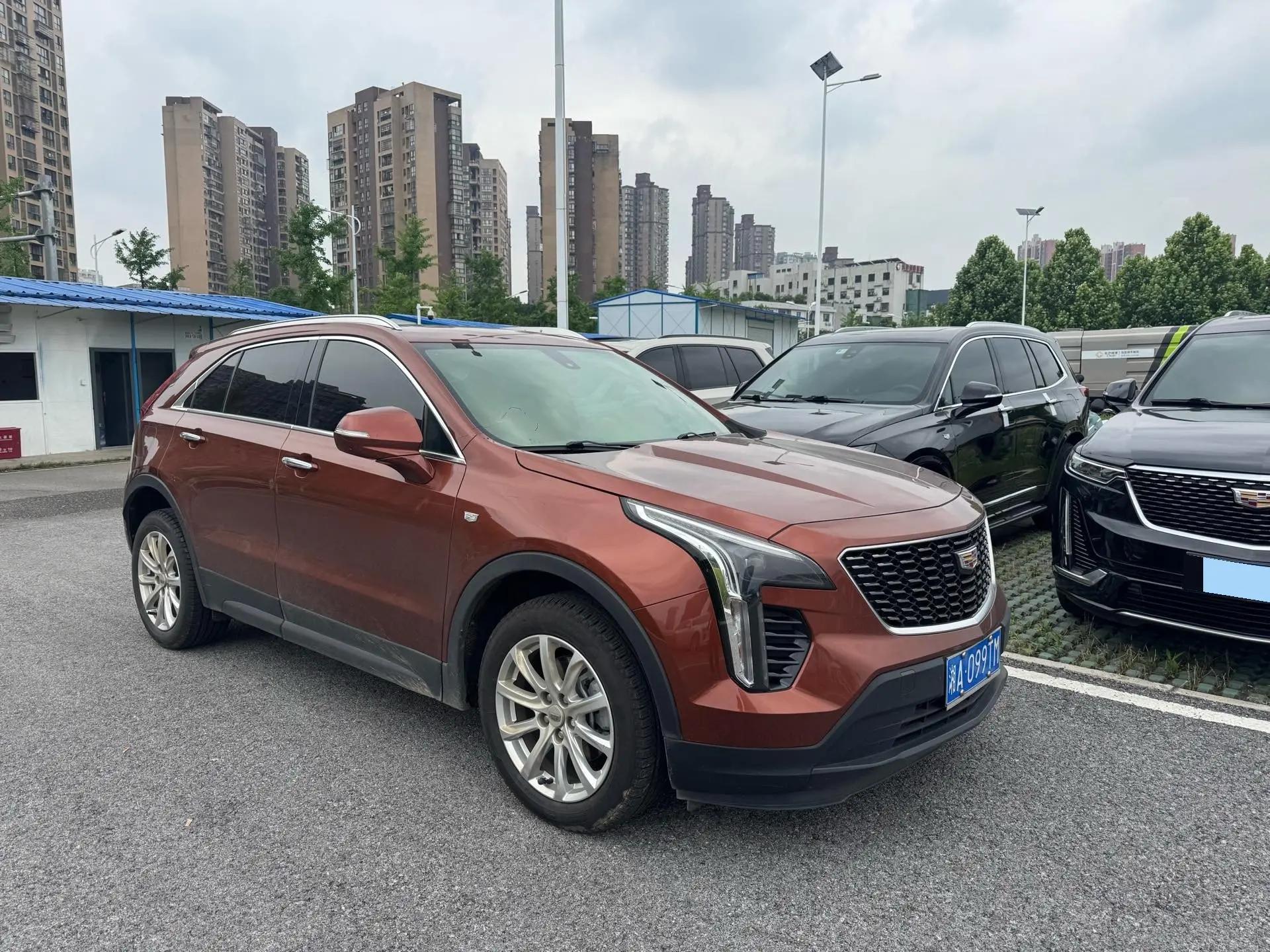 Cadillac XT4 2021 28T Two-Drive Leading Model 3