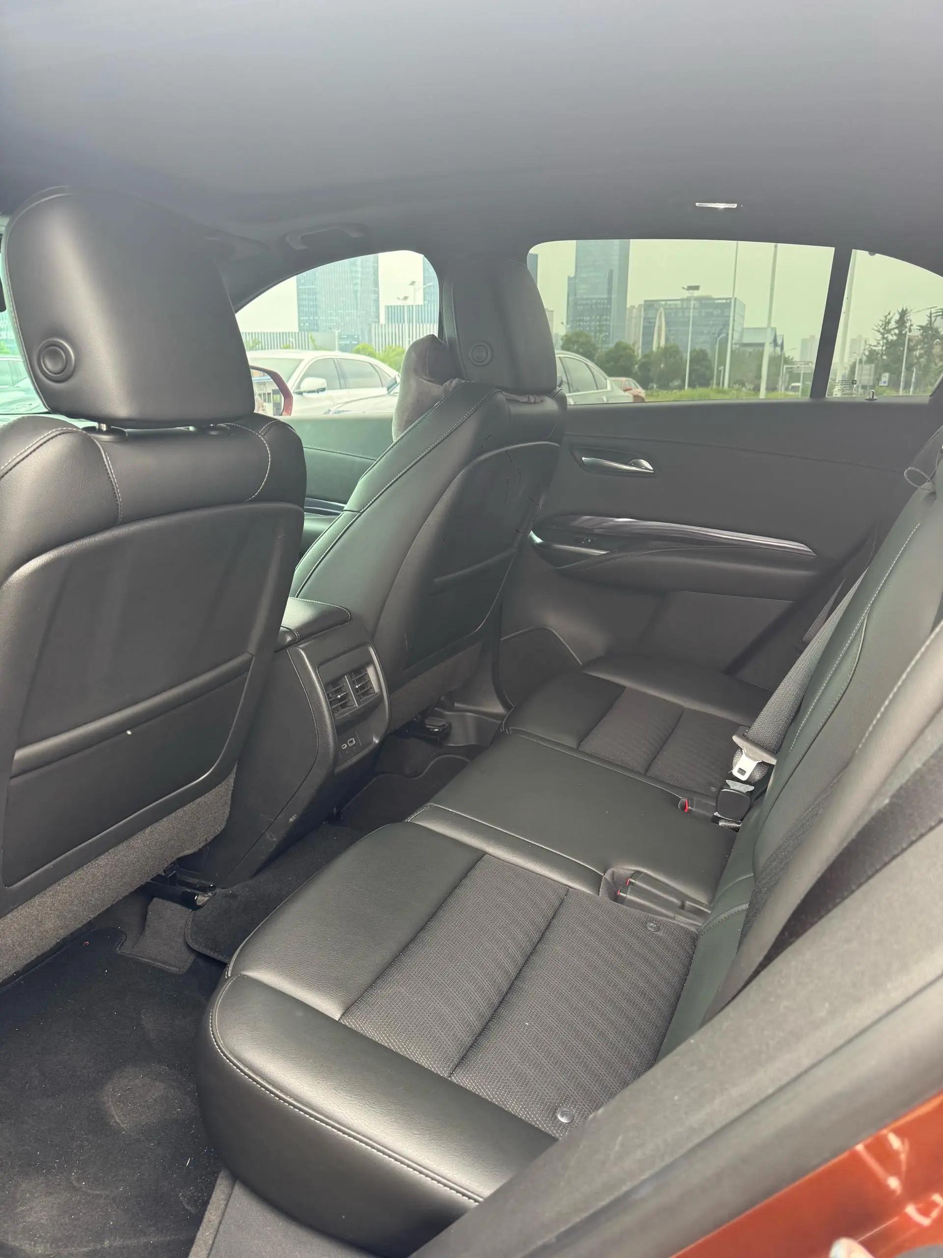 Cadillac XT4 2021 28T Two-Drive Leading Model 5
