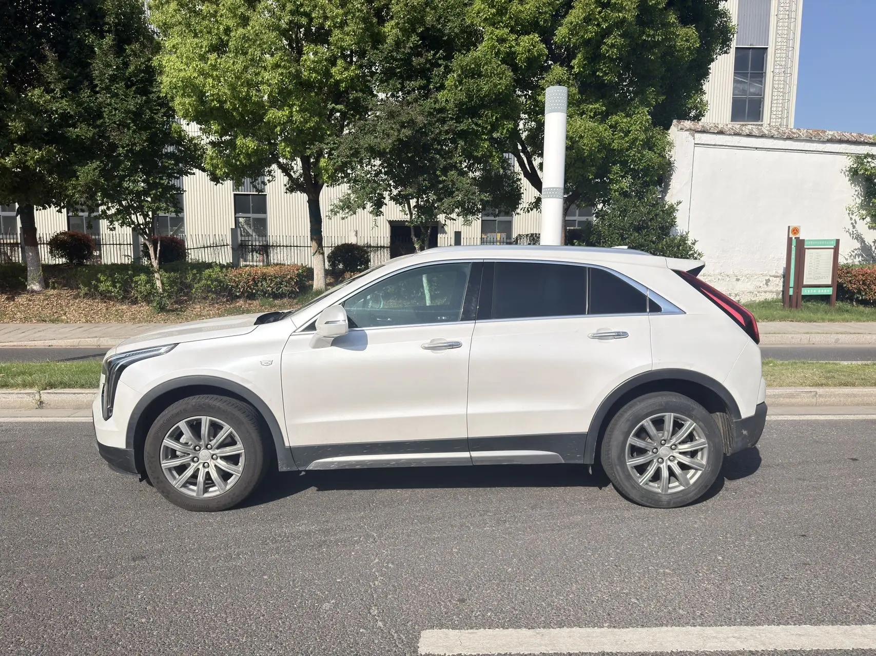 Cadillac XT4 2020 28T Two-Drive Leading Model 3