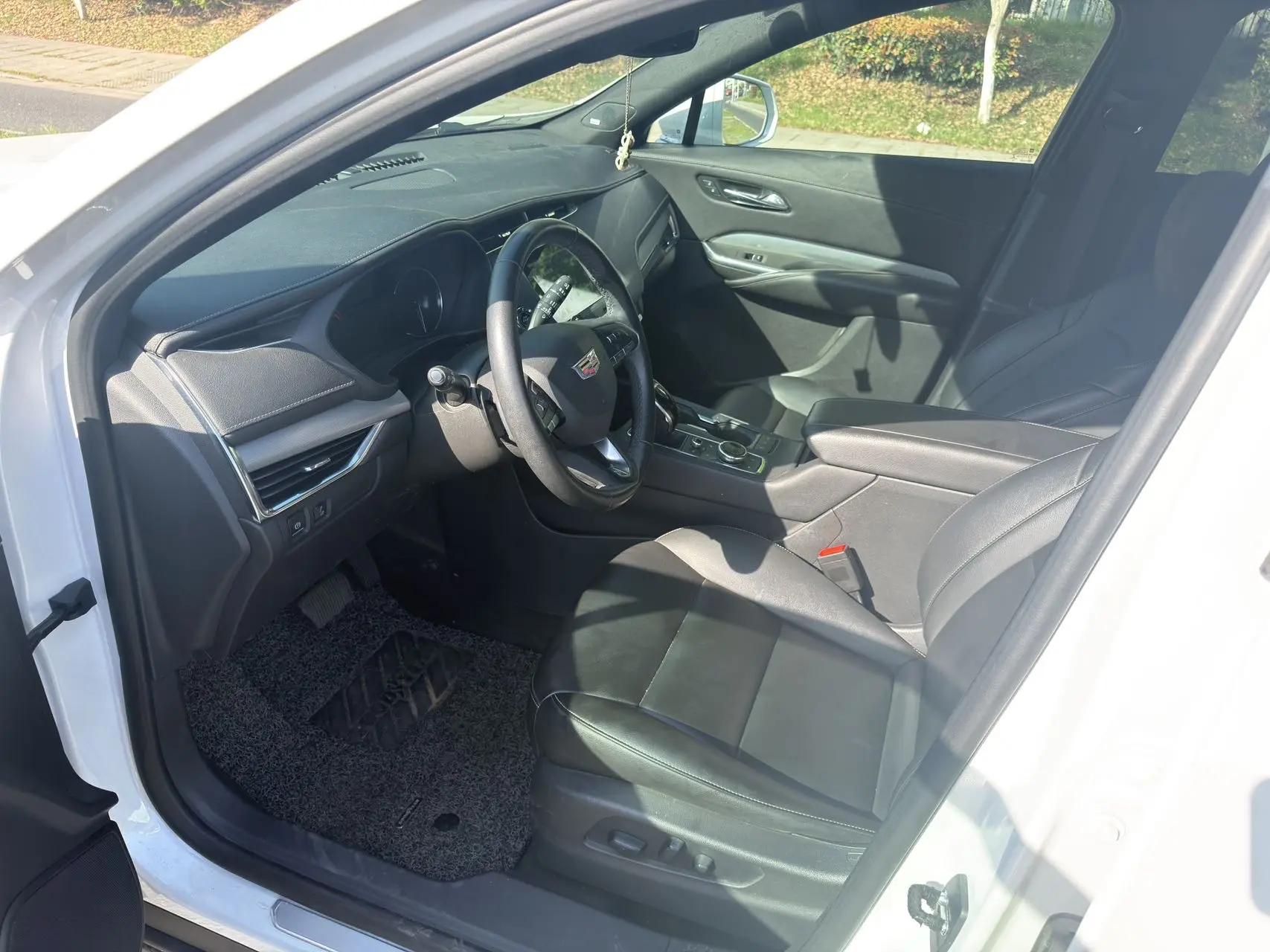 Cadillac XT4 2020 28T Two-Drive Leading Model 4