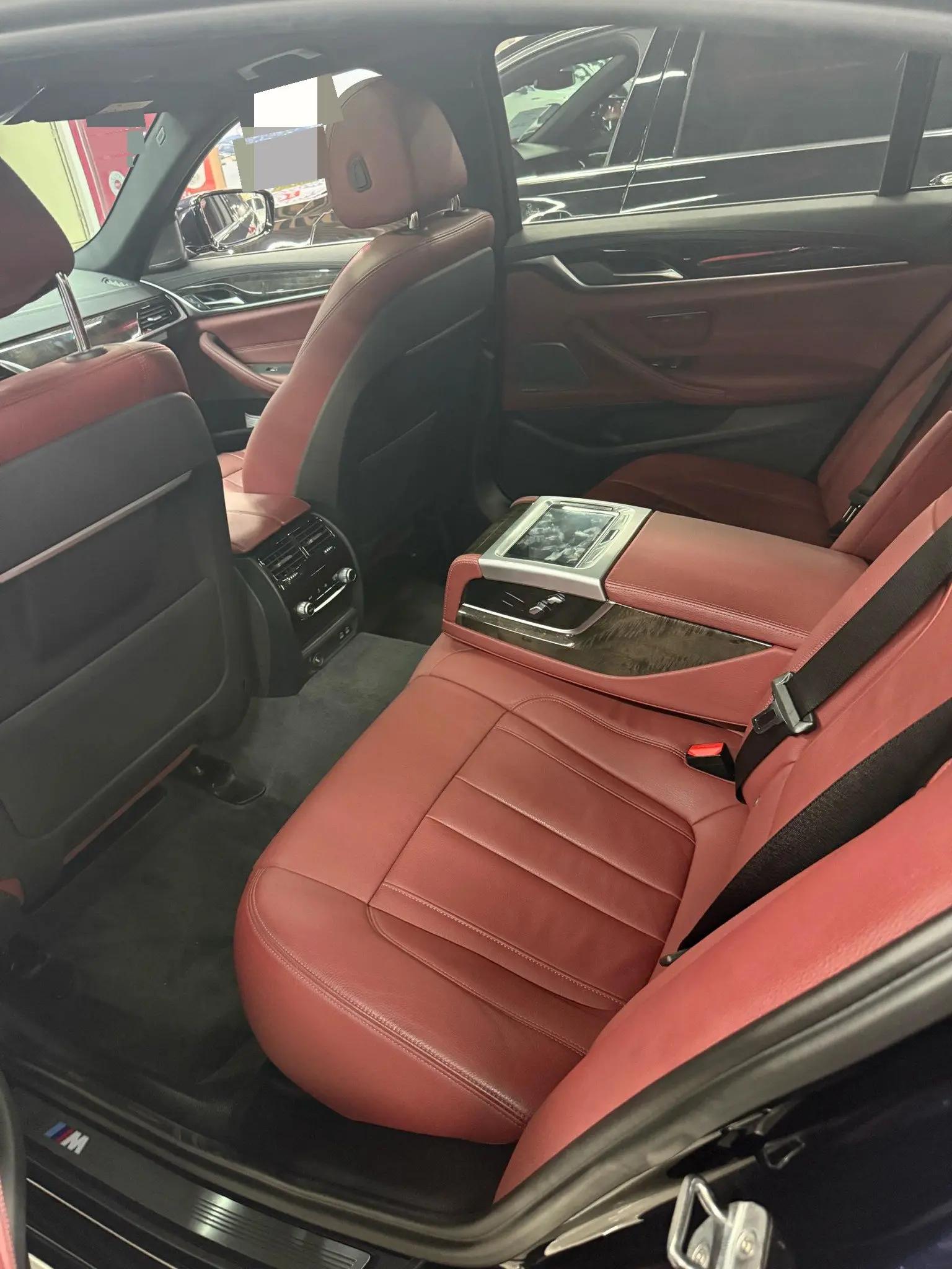 BMW 5 Series 2020 530Li Exclusive M Sports Suit 3