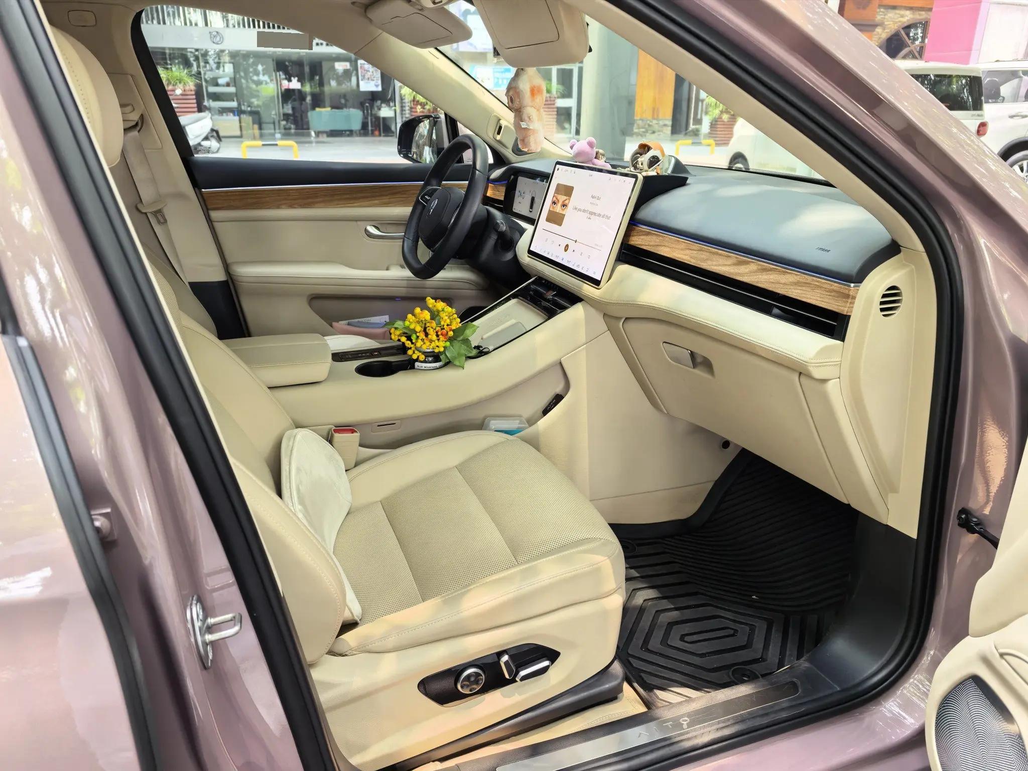 AITO 2023款 问界M5 EV 纯电四驱智驾版 自动挡 5